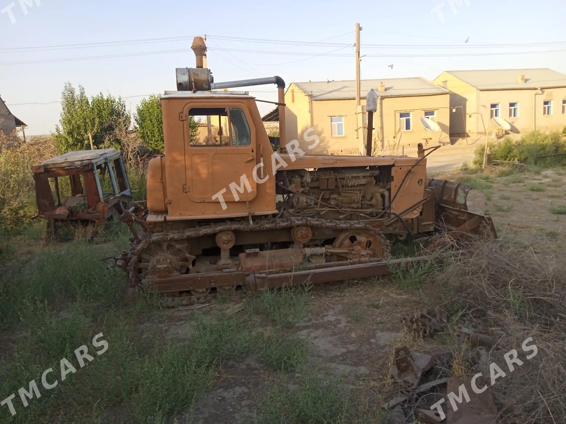 MTZ 82 2010 - 50 000 TMT - Garabekewül - img 5