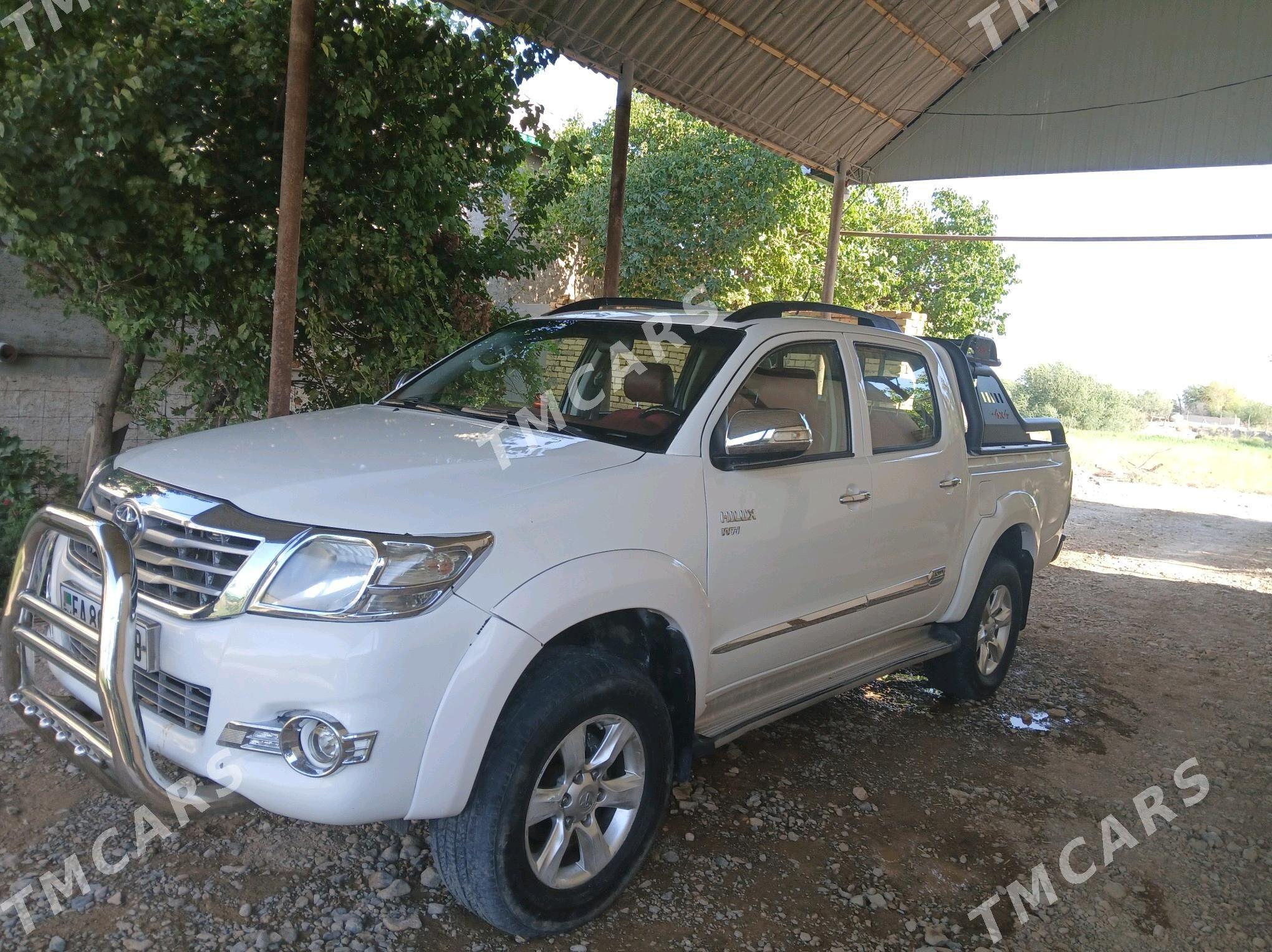 Toyota Hilux 2013 - 330 000 TMT - Койтендаг - img 3
