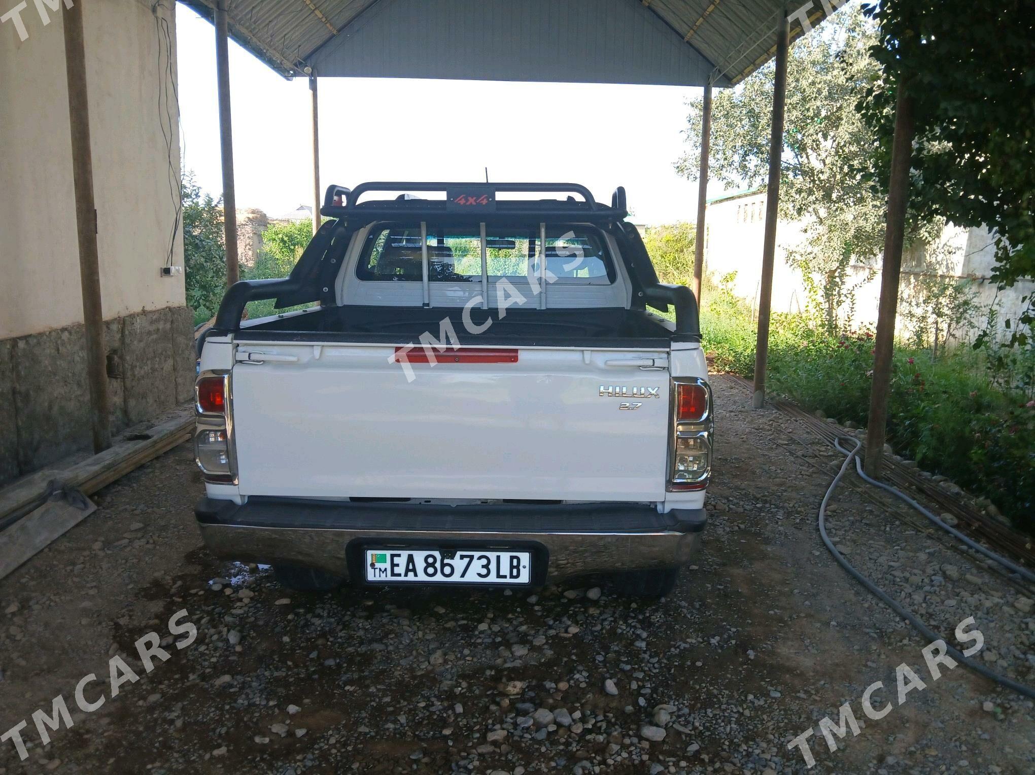 Toyota Hilux 2013 - 330 000 TMT - Койтендаг - img 2