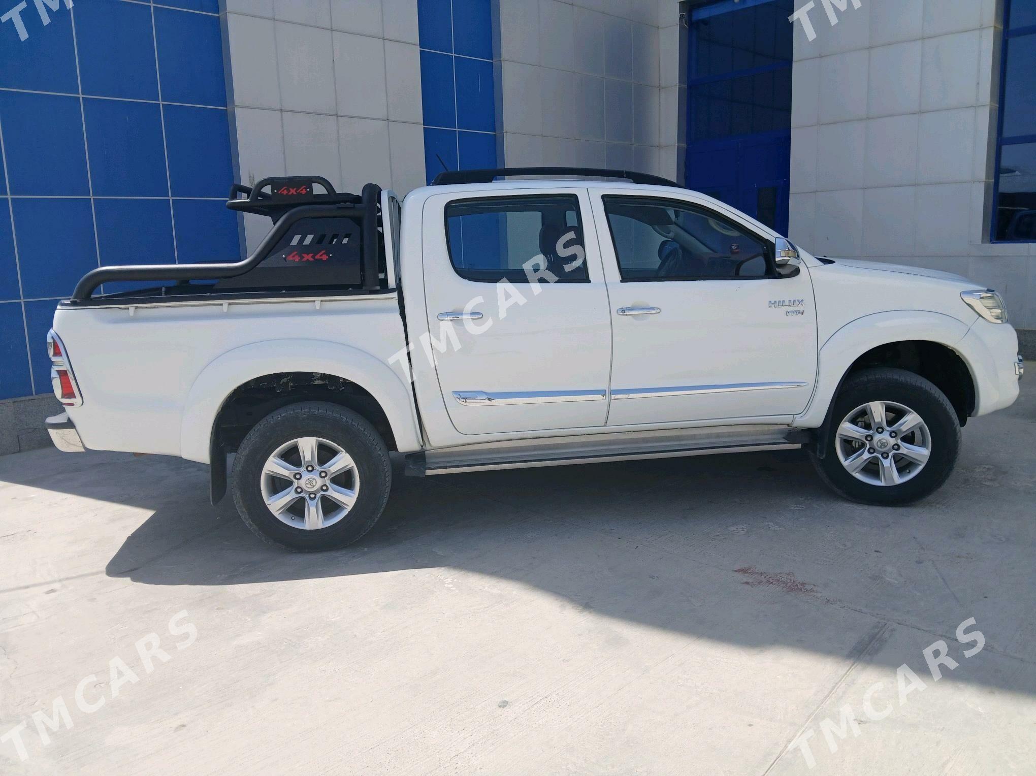 Toyota Hilux 2013 - 330 000 TMT - Койтендаг - img 9