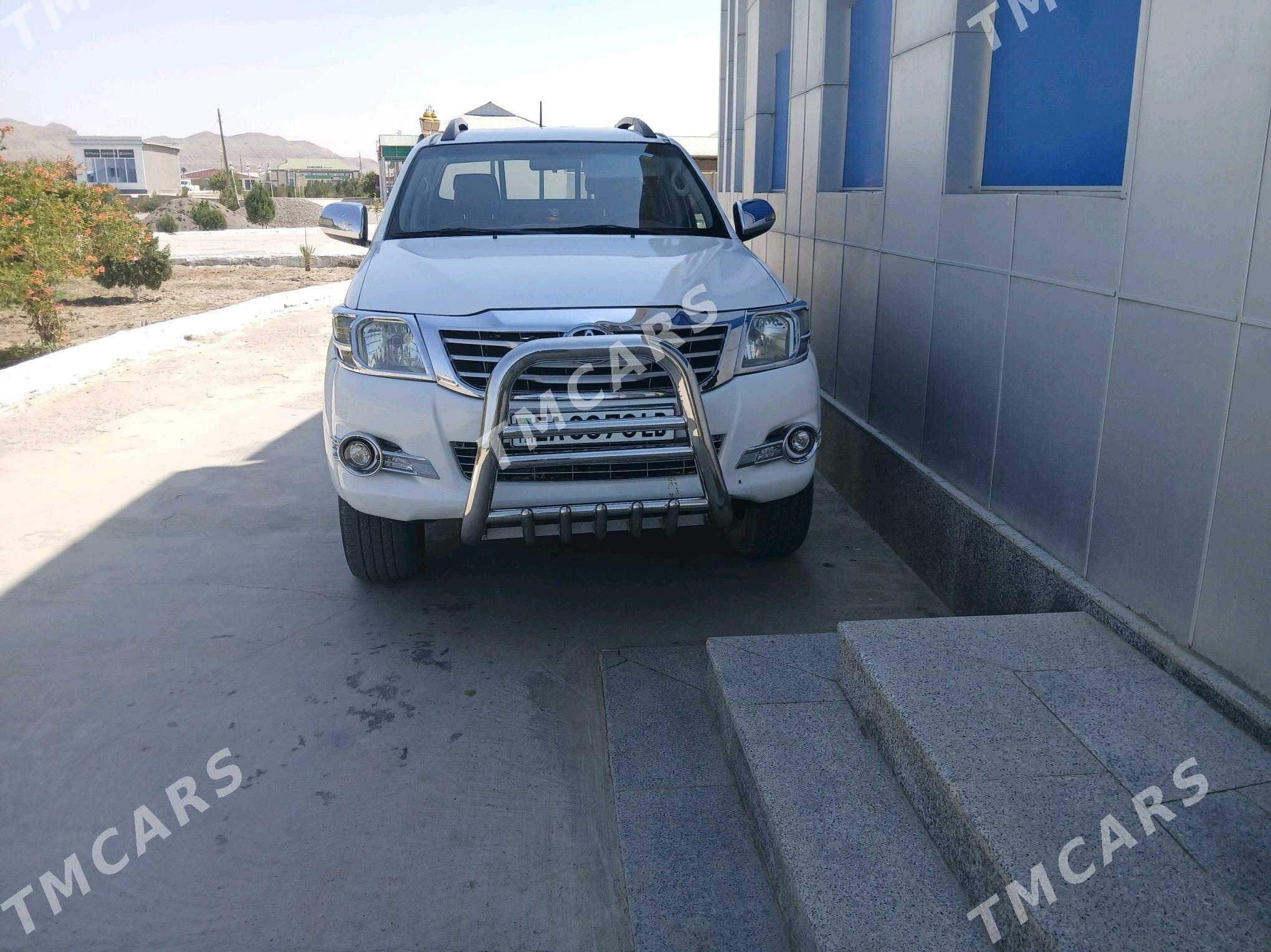 Toyota Hilux 2013 - 330 000 TMT - Койтендаг - img 5