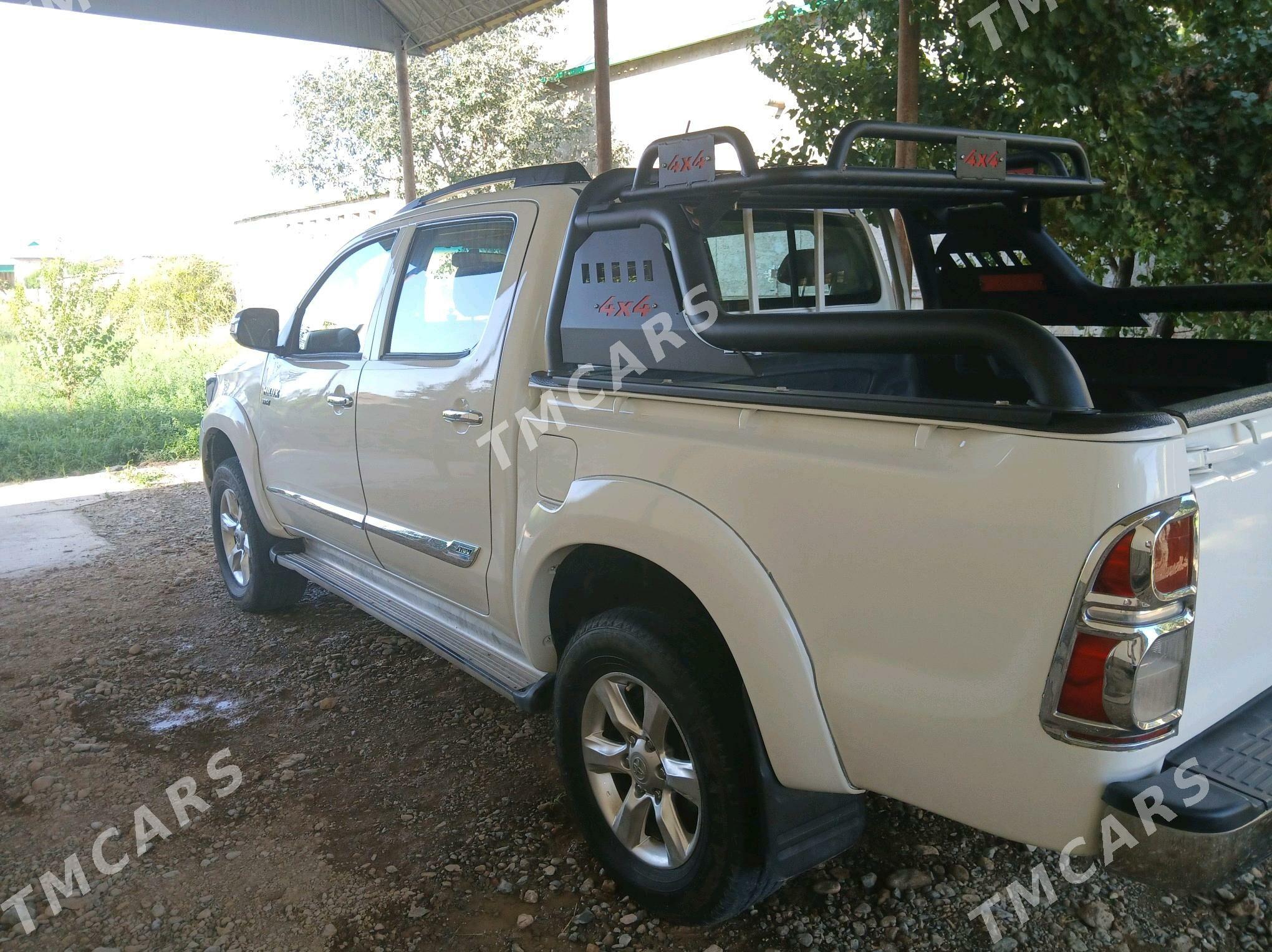 Toyota Hilux 2013 - 330 000 TMT - Койтендаг - img 4