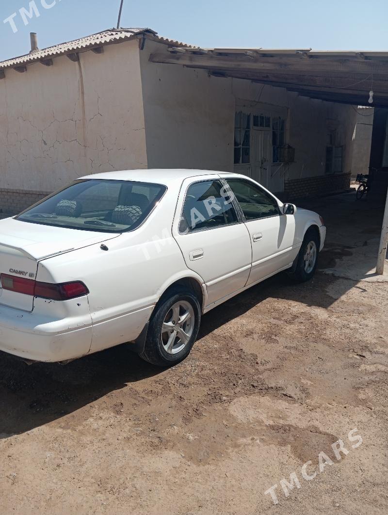 Toyota Camry 1998 - 108 000 TMT - Бабадайхан - img 4