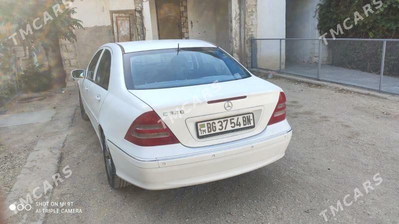 Mercedes-Benz C320 2000 - 77 000 TMT - Балканабат - img 3