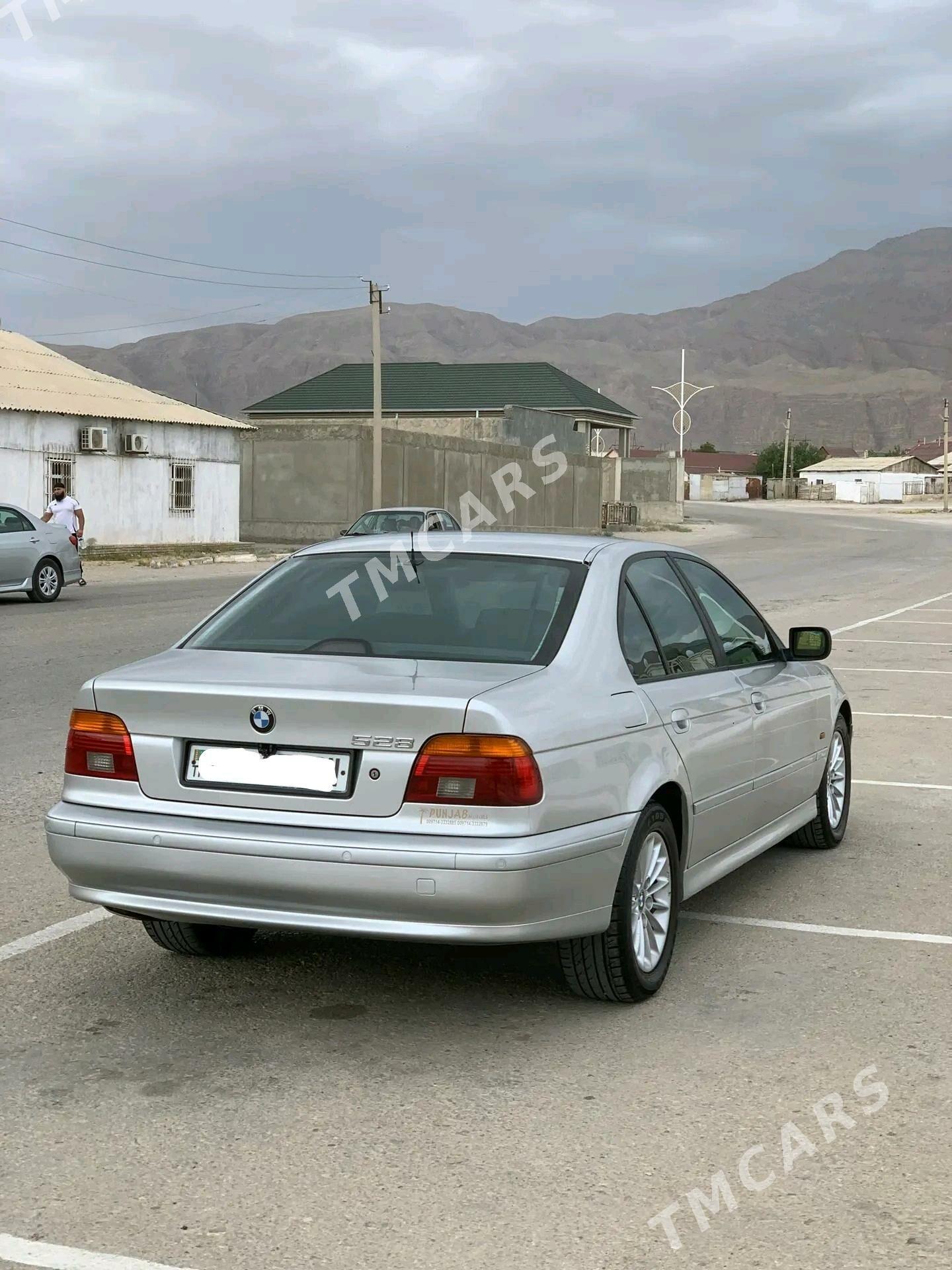 BMW E39 2000 - 110 000 TMT - Балканабат - img 5