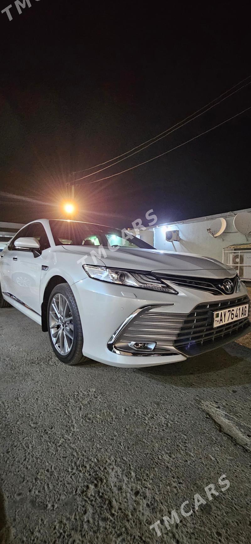 Toyota Camry 2023 - 770 000 TMT - Бузмеин - img 5