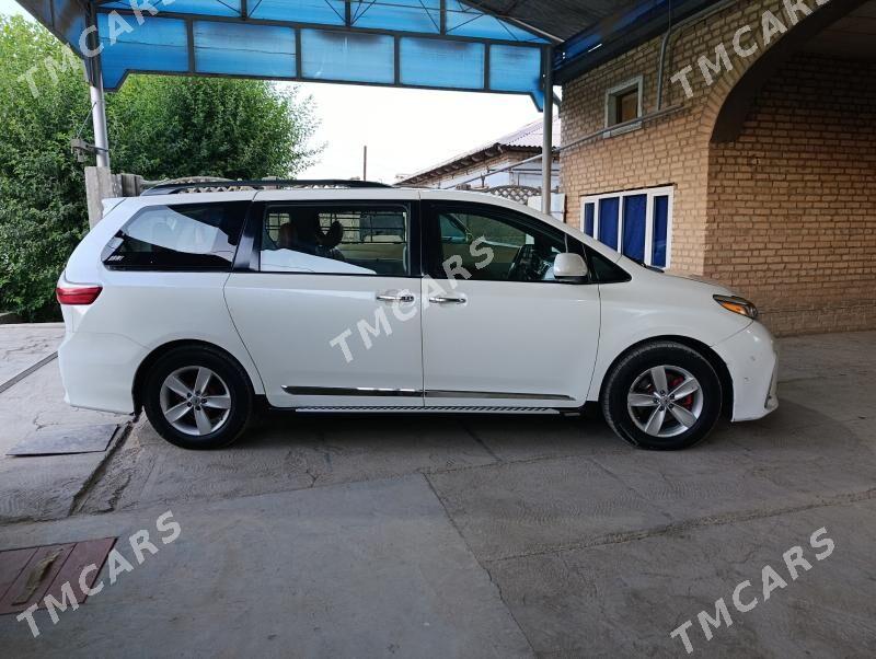 Toyota Sienna 2011 - 269 000 TMT - Туркменгала - img 4