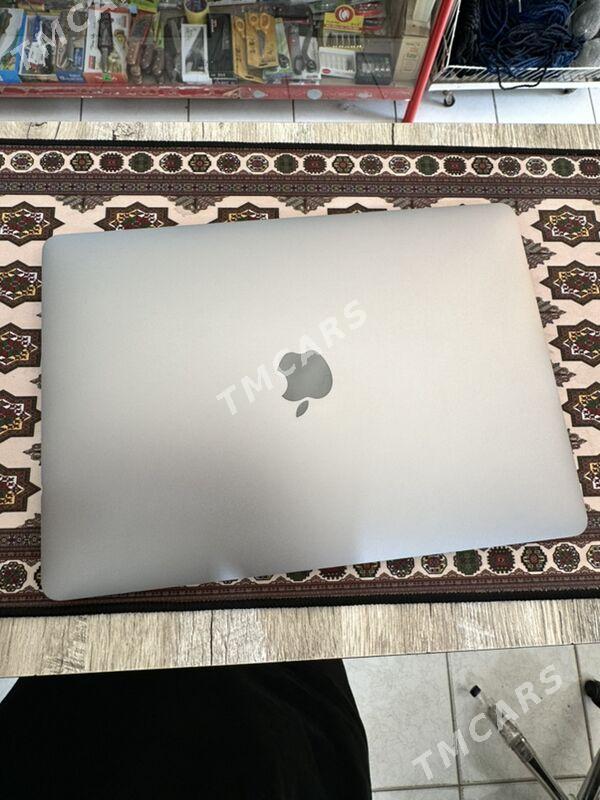 MacBook Pro - Mary - img 2