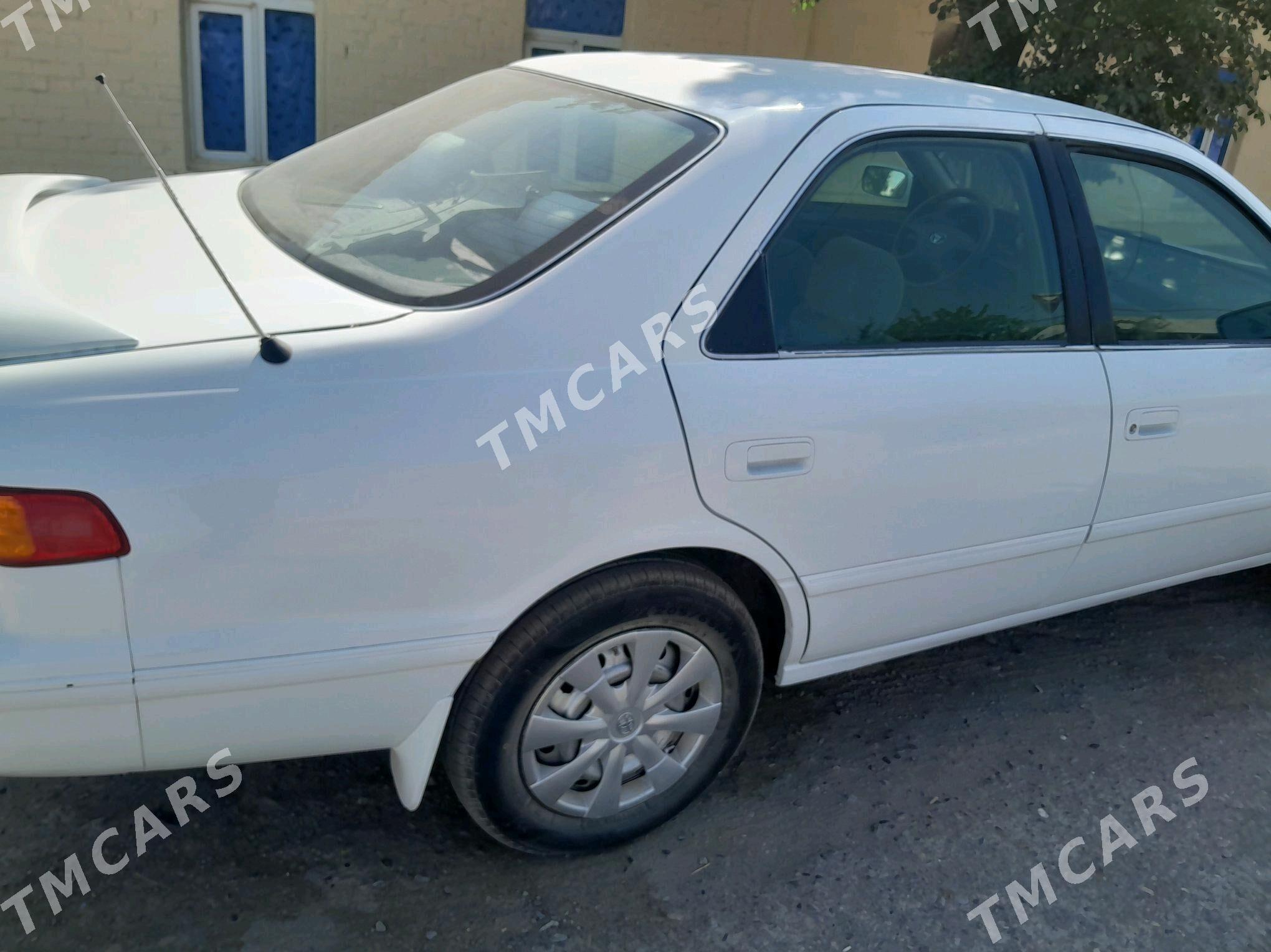 Toyota Camry 1999 - 112 000 TMT - Теджен - img 3