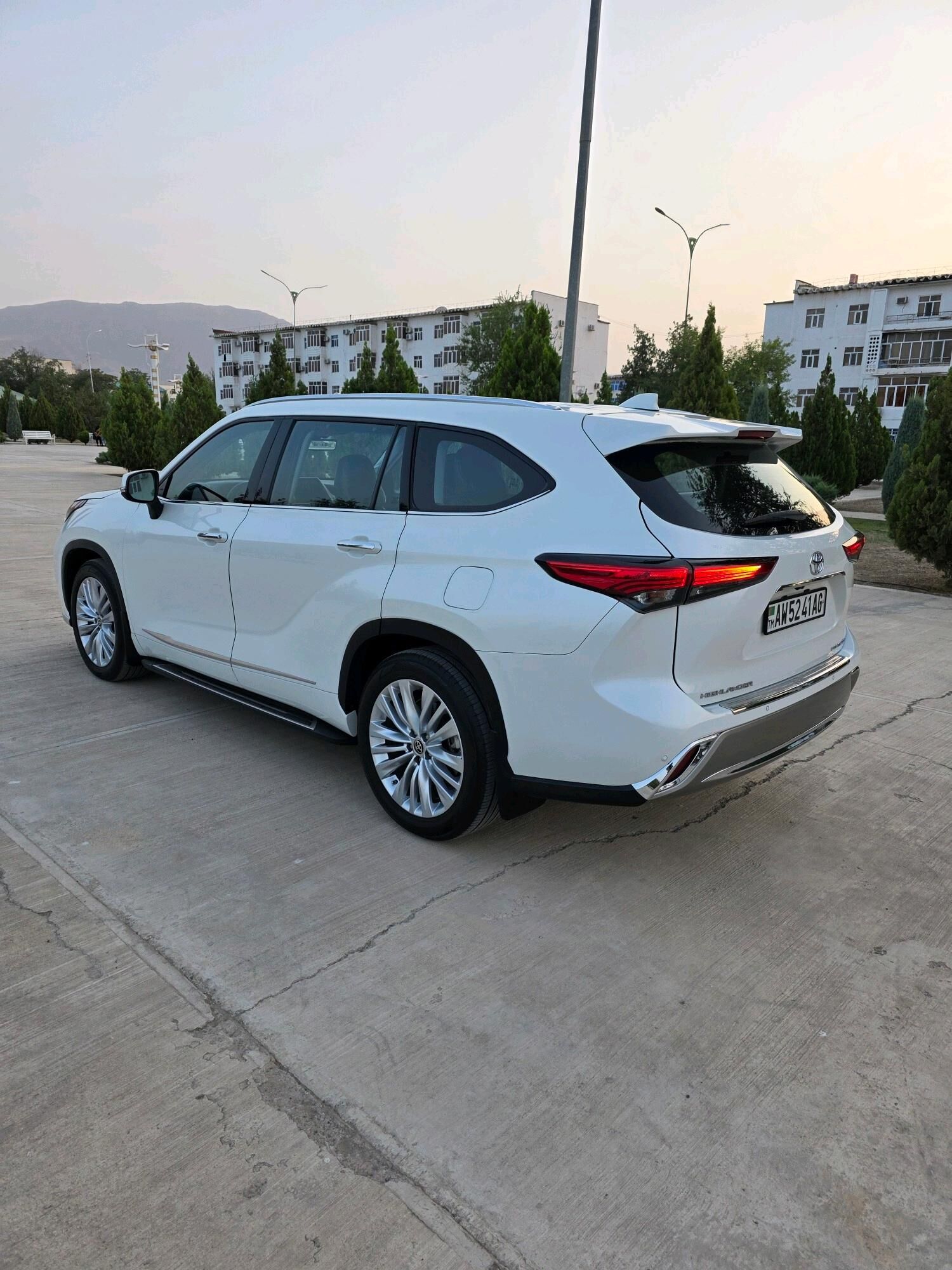 Toyota Highlander 2021 - 635 000 TMT - Büzmeýin GRES - img 3