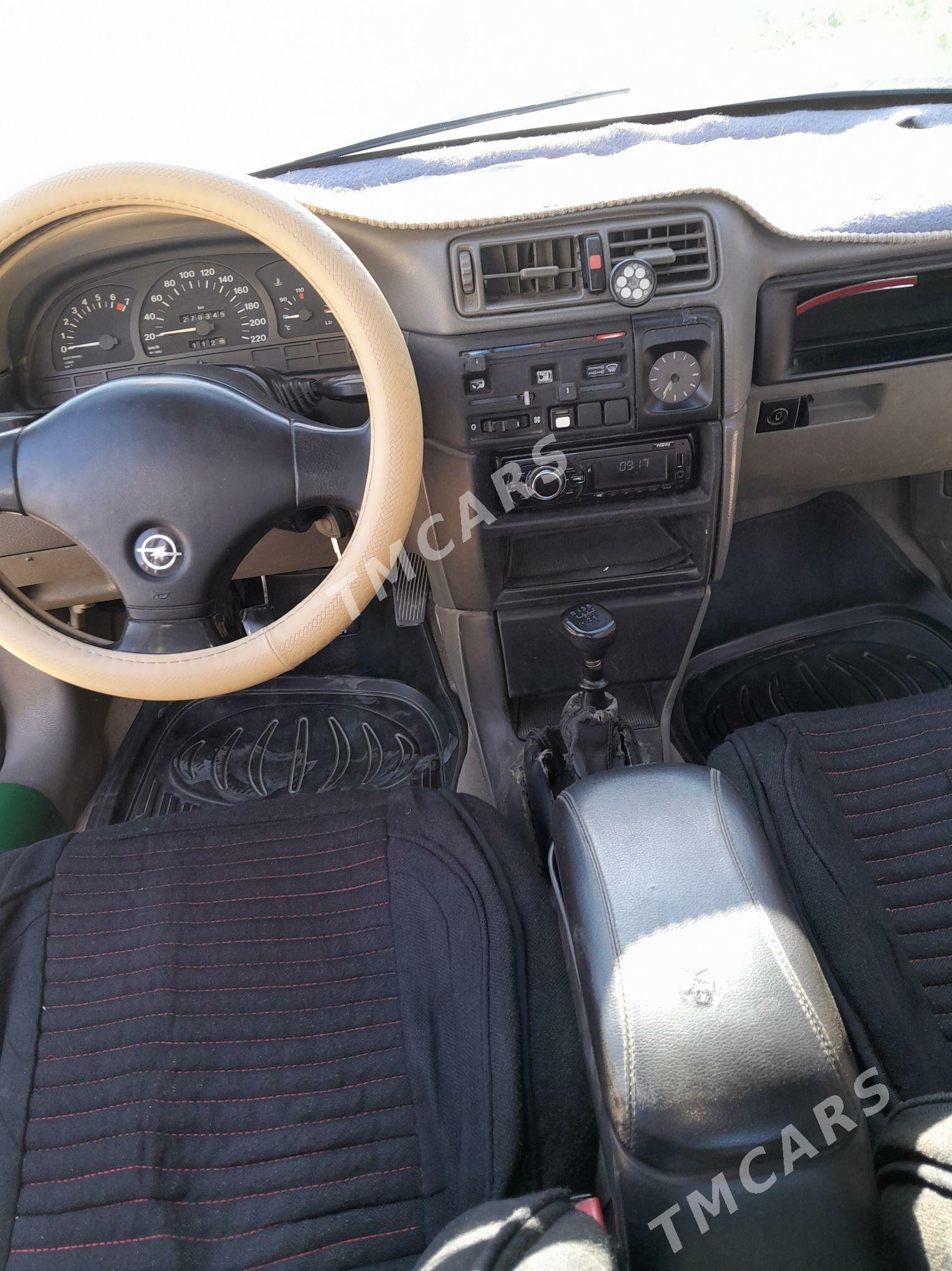 Opel Vectra 1991 - 35 000 TMT - Фарап - img 4