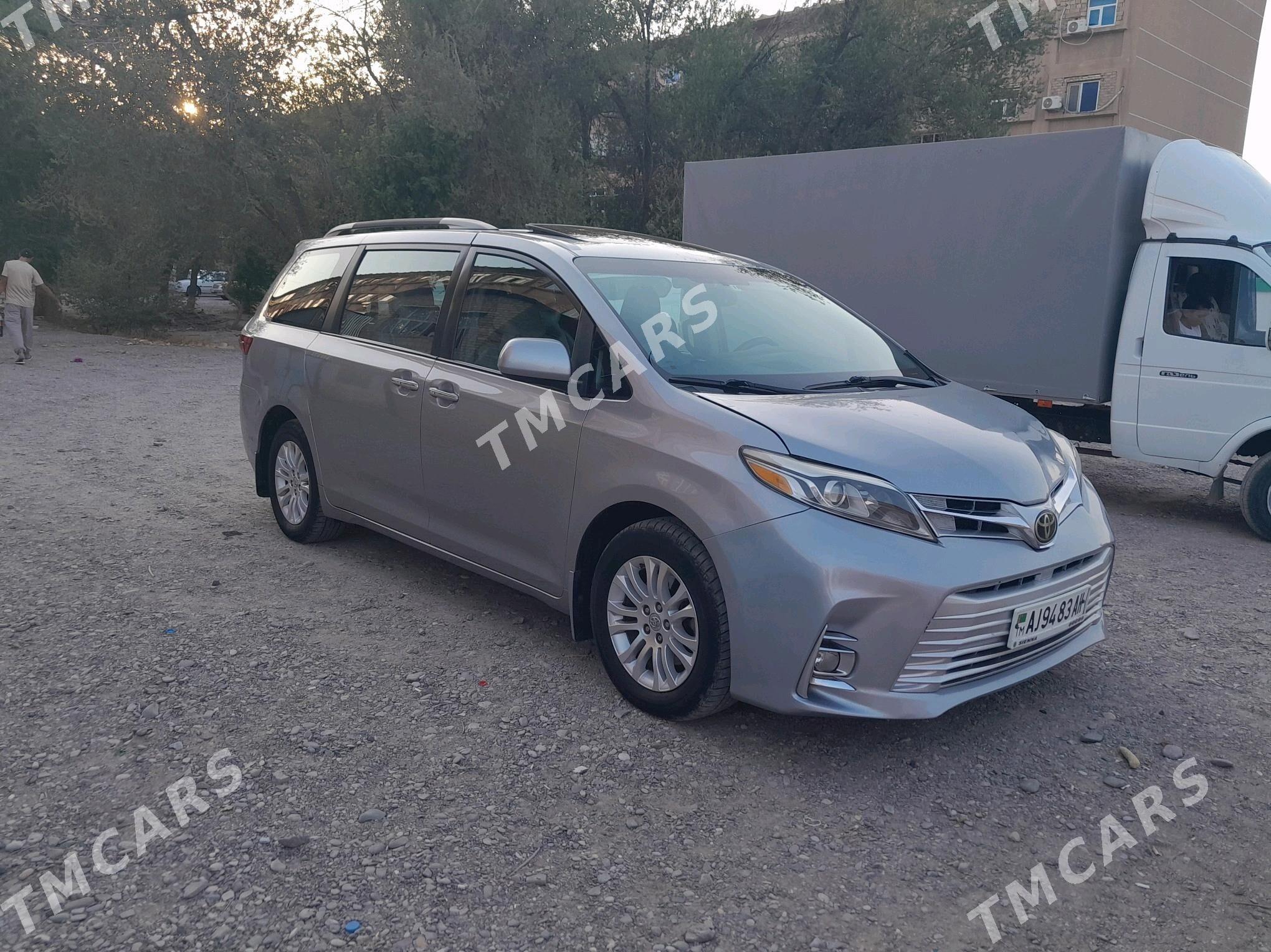 Toyota Sienna 2017 - 395 000 TMT - Серахс - img 2