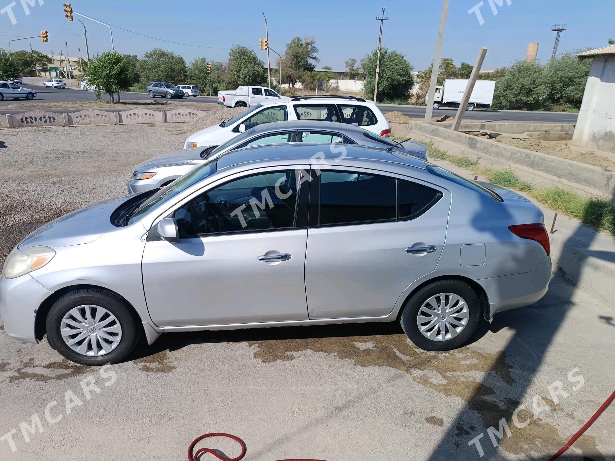 Nissan Versa 2012 - 100 000 TMT - Mary - img 4