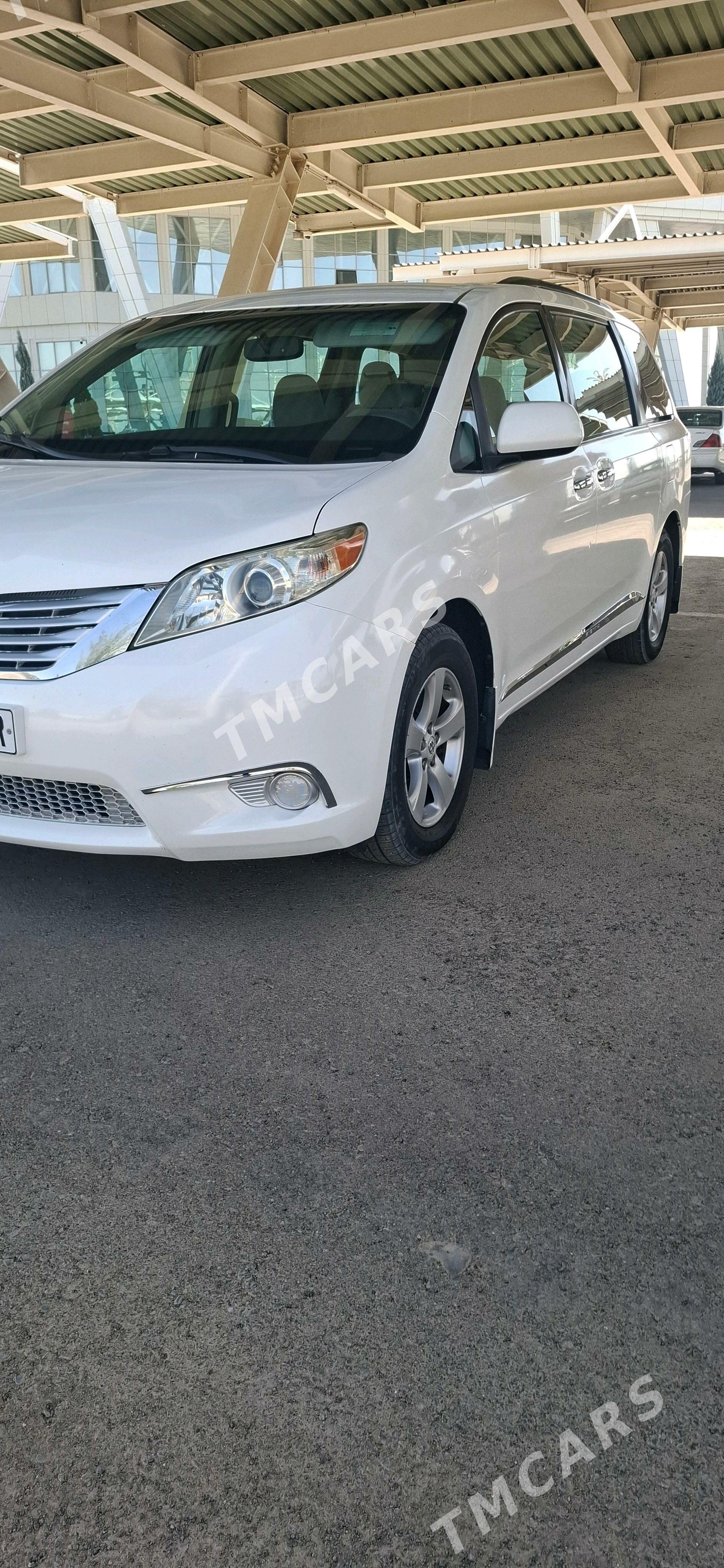 Toyota Sienna 2011 - 300 000 TMT - Мары - img 2