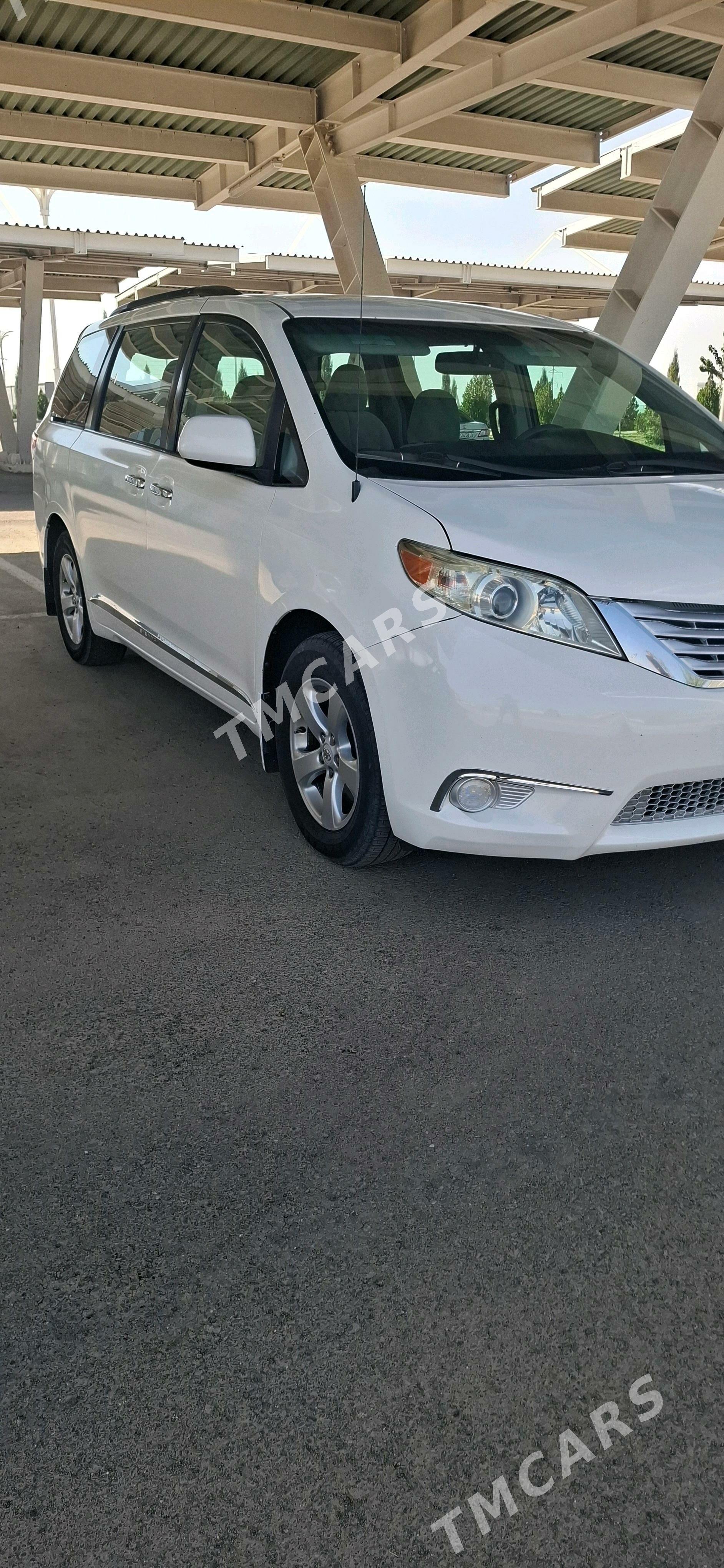 Toyota Sienna 2011 - 300 000 TMT - Мары - img 3