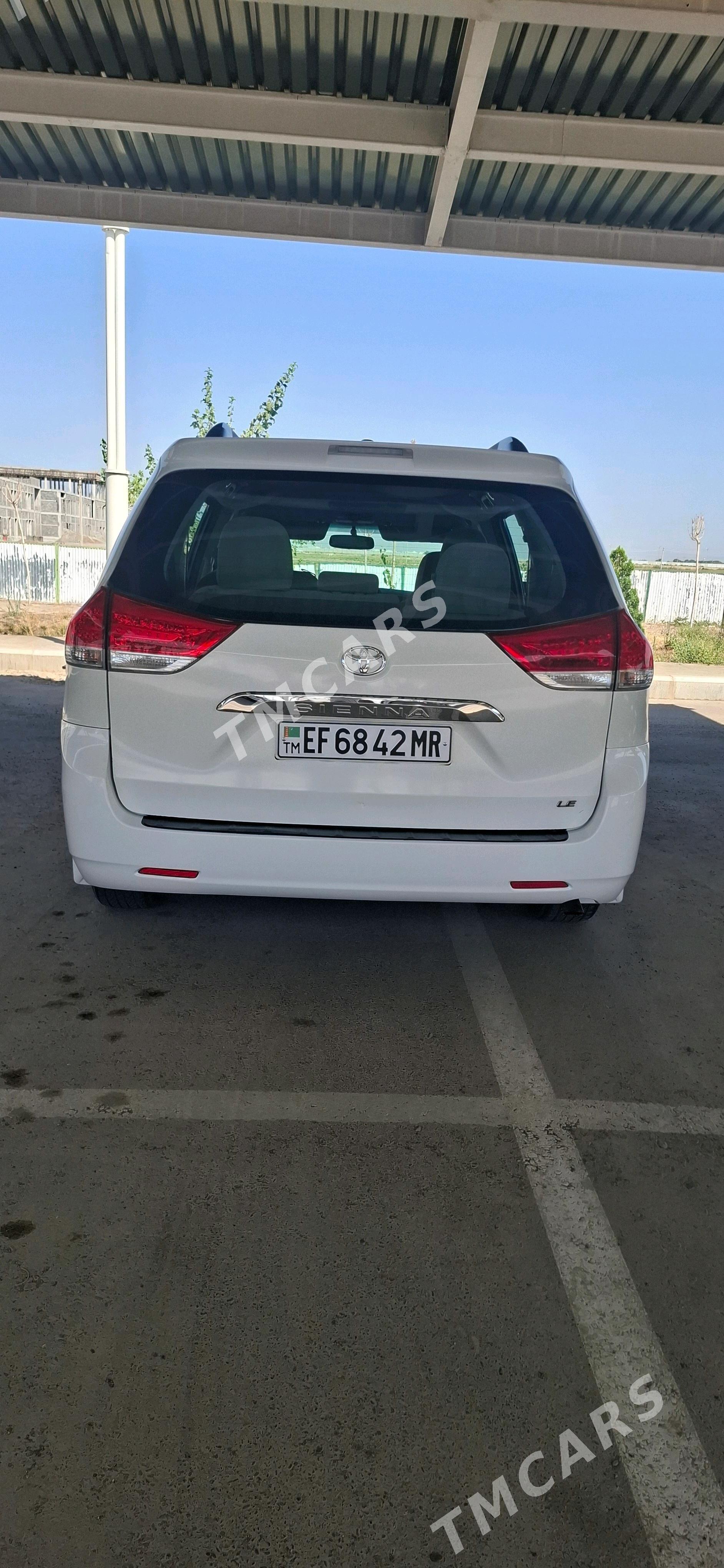 Toyota Sienna 2011 - 300 000 TMT - Мары - img 6