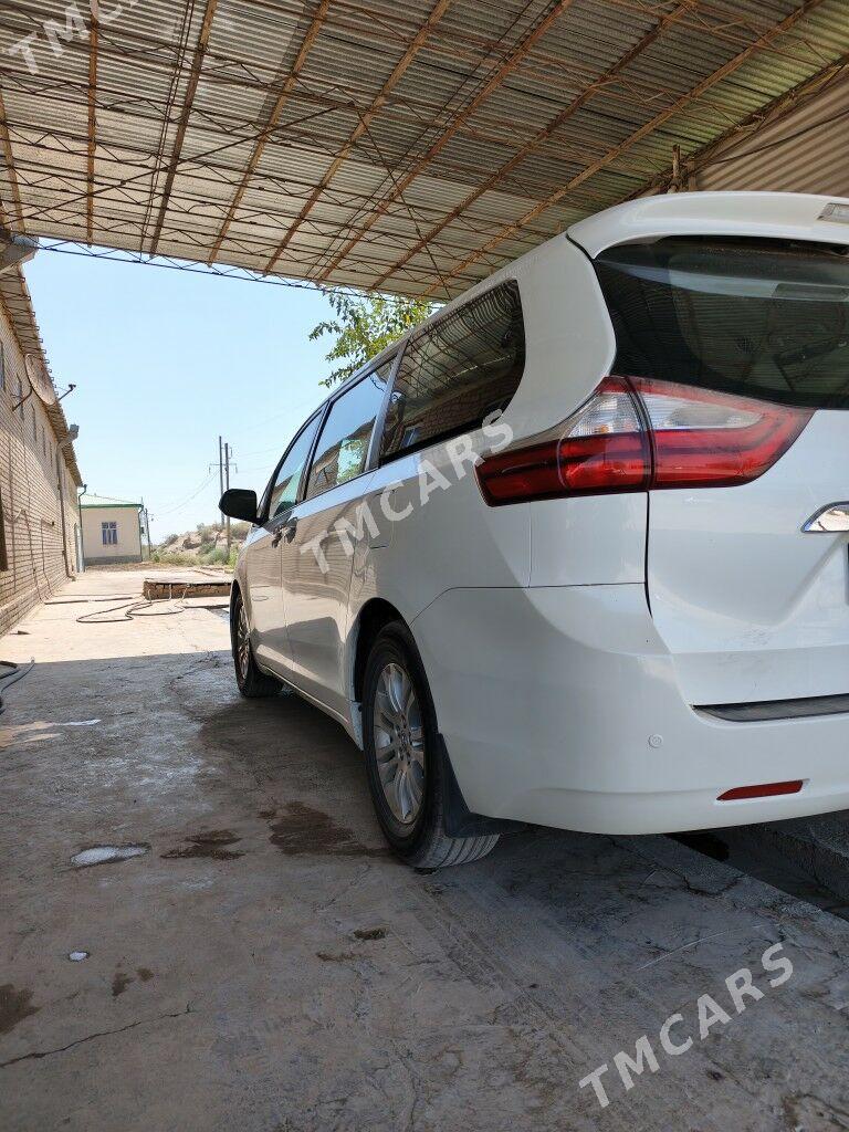 Toyota Sienna 2017 - 400 000 TMT - Халач - img 2