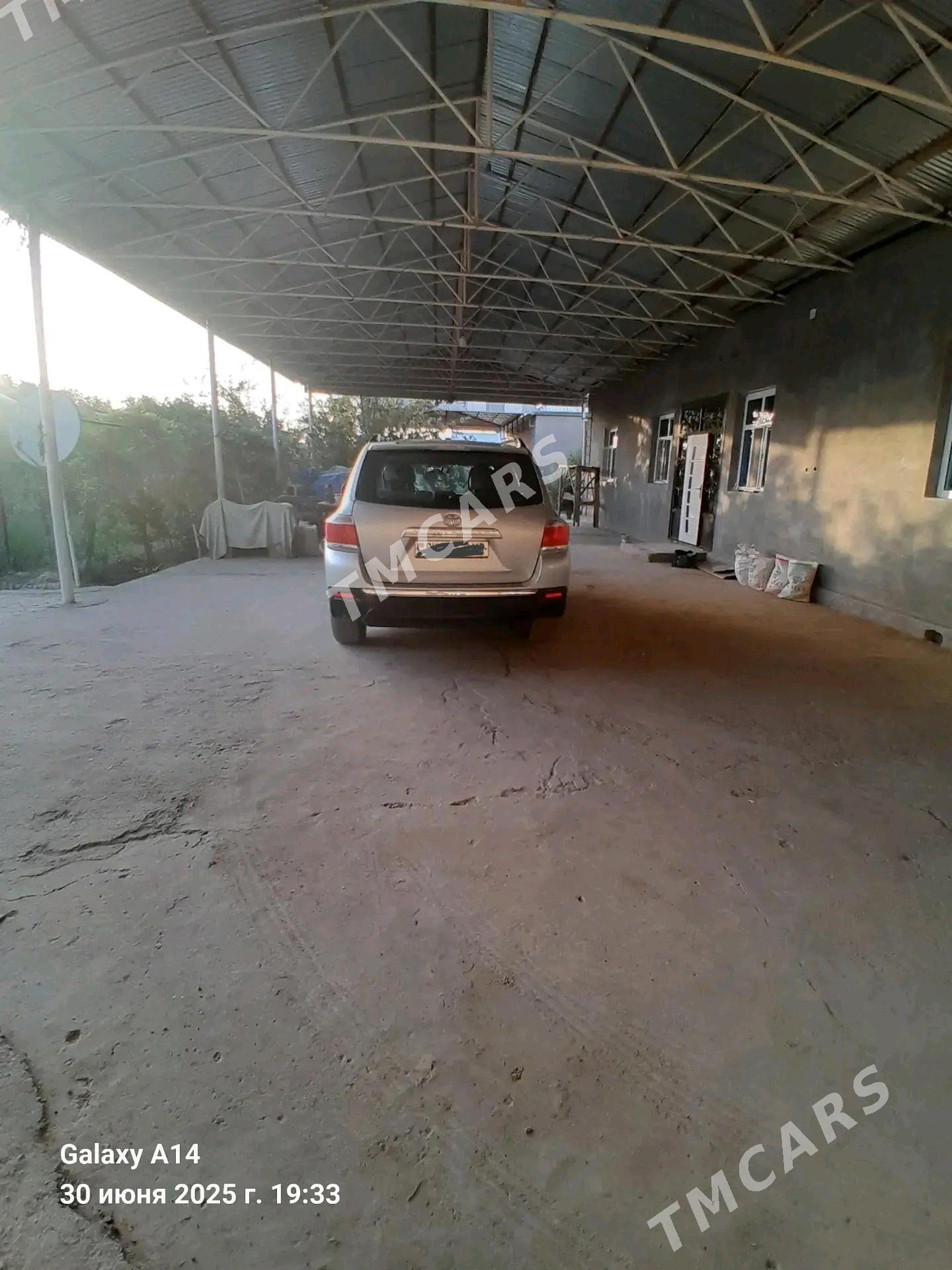Toyota Highlander 2011 - 330 000 TMT - Мары - img 2