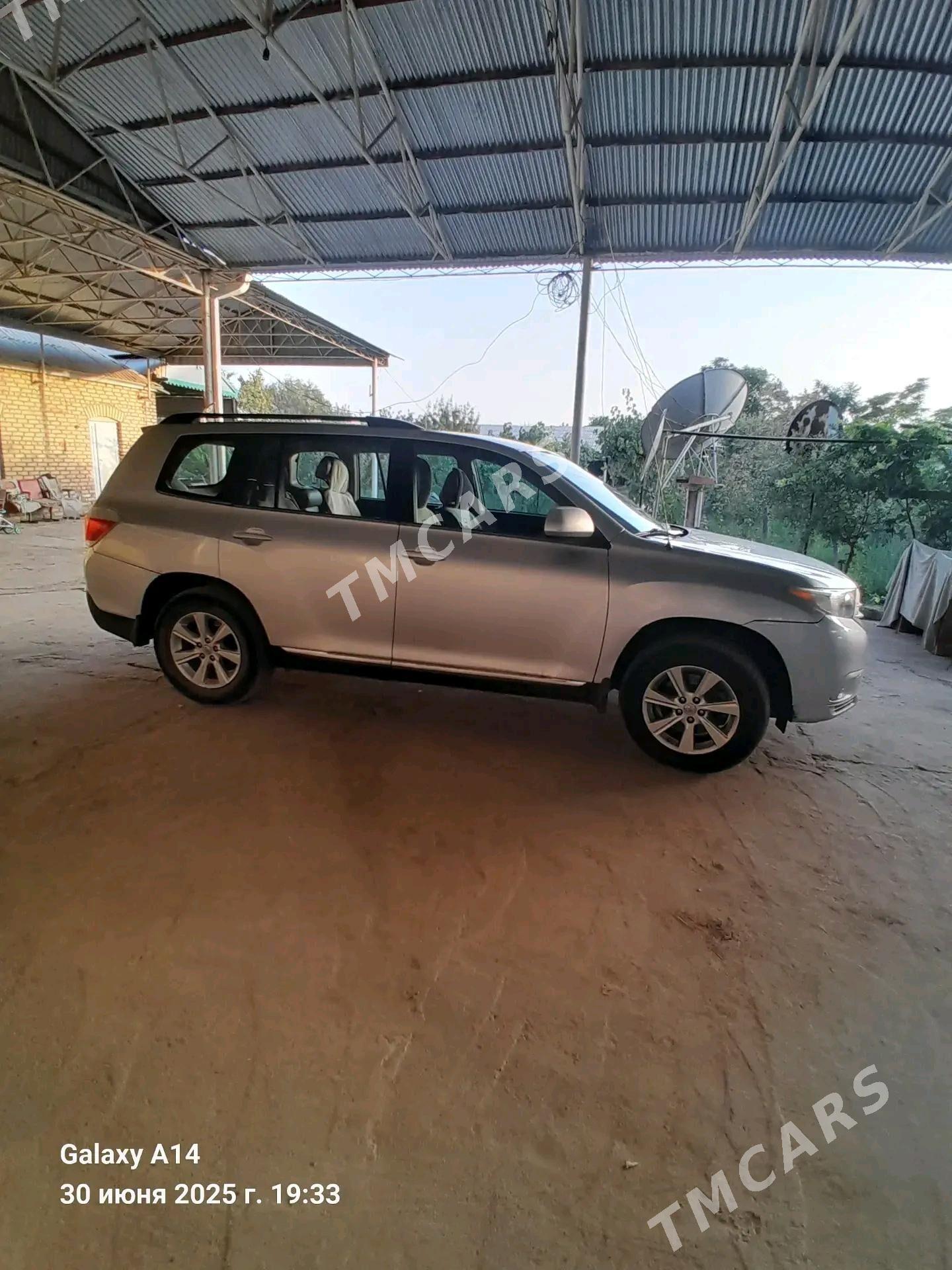 Toyota Highlander 2011 - 330 000 TMT - Мары - img 3