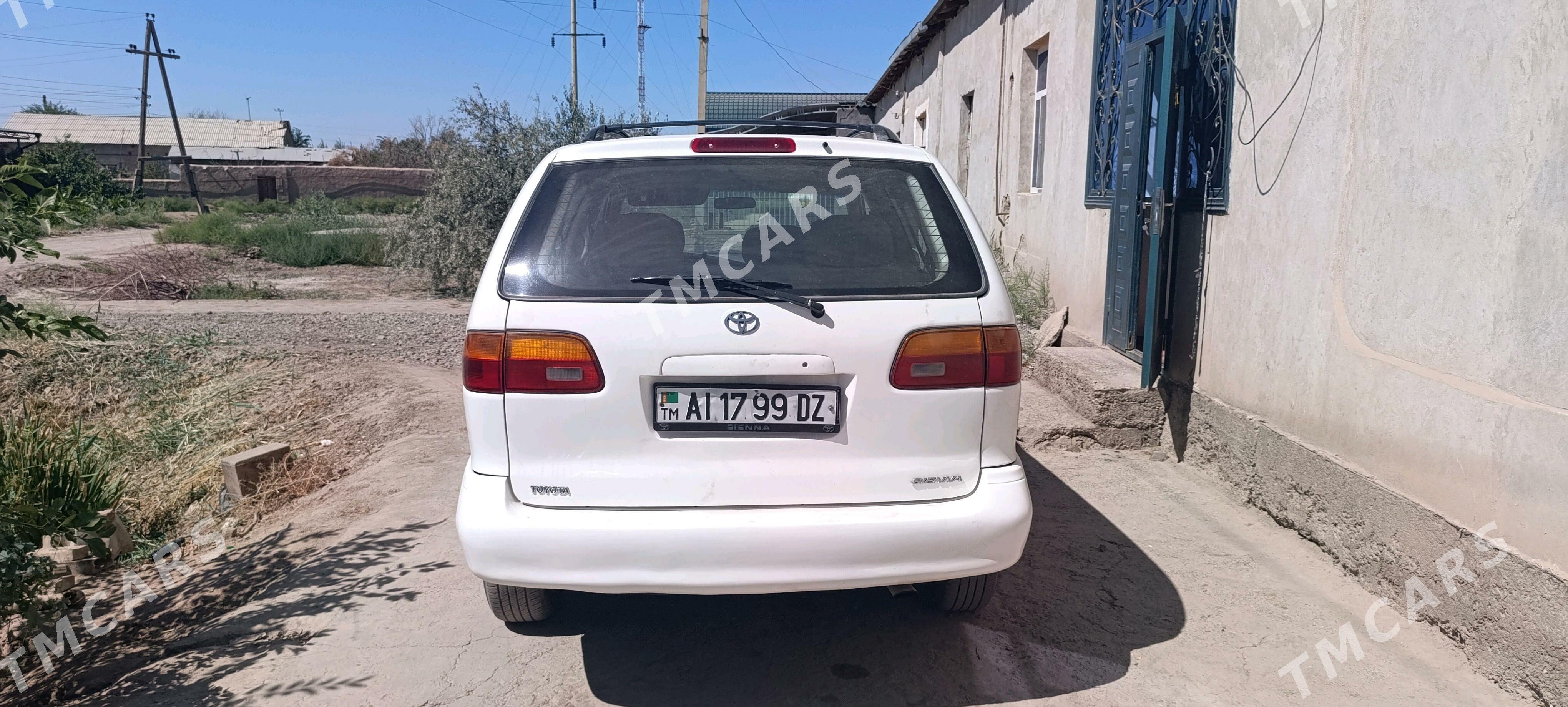 Toyota Sienna 2000 - 135 000 TMT - Болдумсаз - img 3