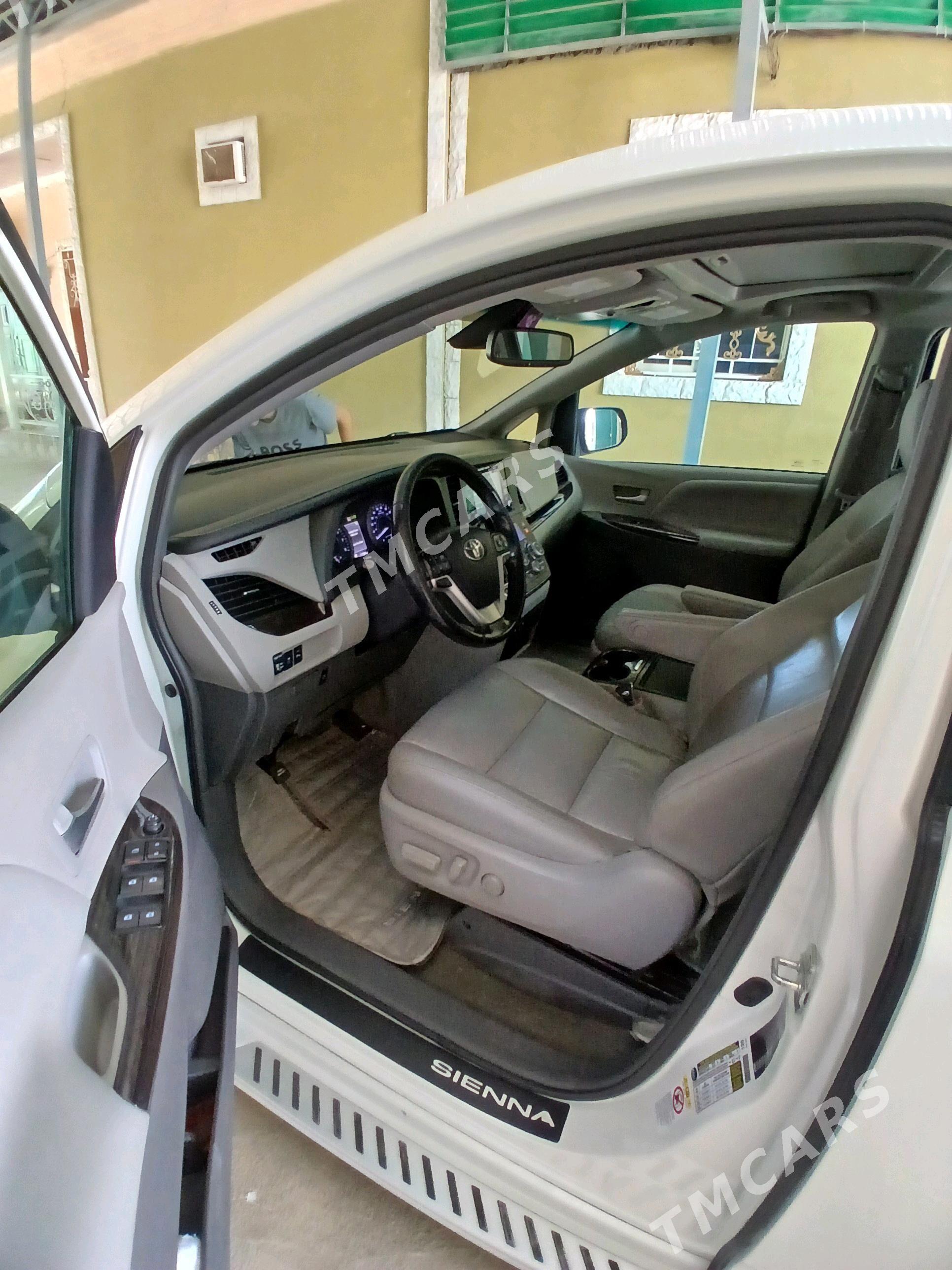Toyota Sienna 2019 - 470 000 TMT - Кака - img 9