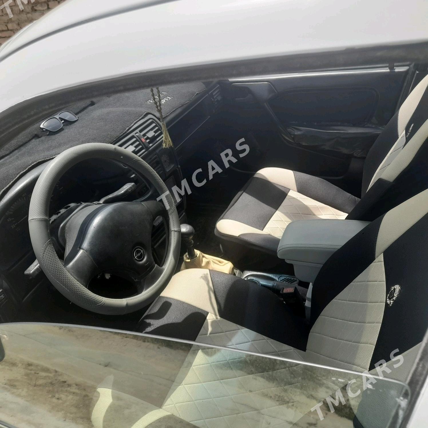 Opel Vectra 1989 - 50 000 TMT - Bäherden - img 2