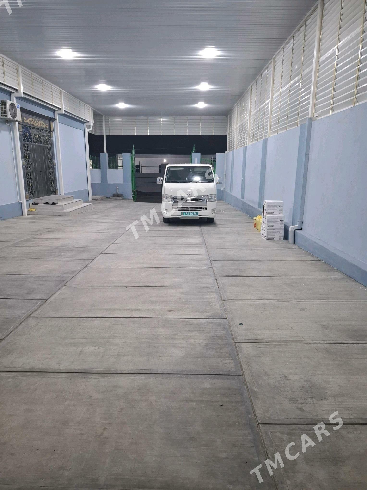 Toyota Hiace 2016 - 360 000 TMT - Тязе заман - img 2