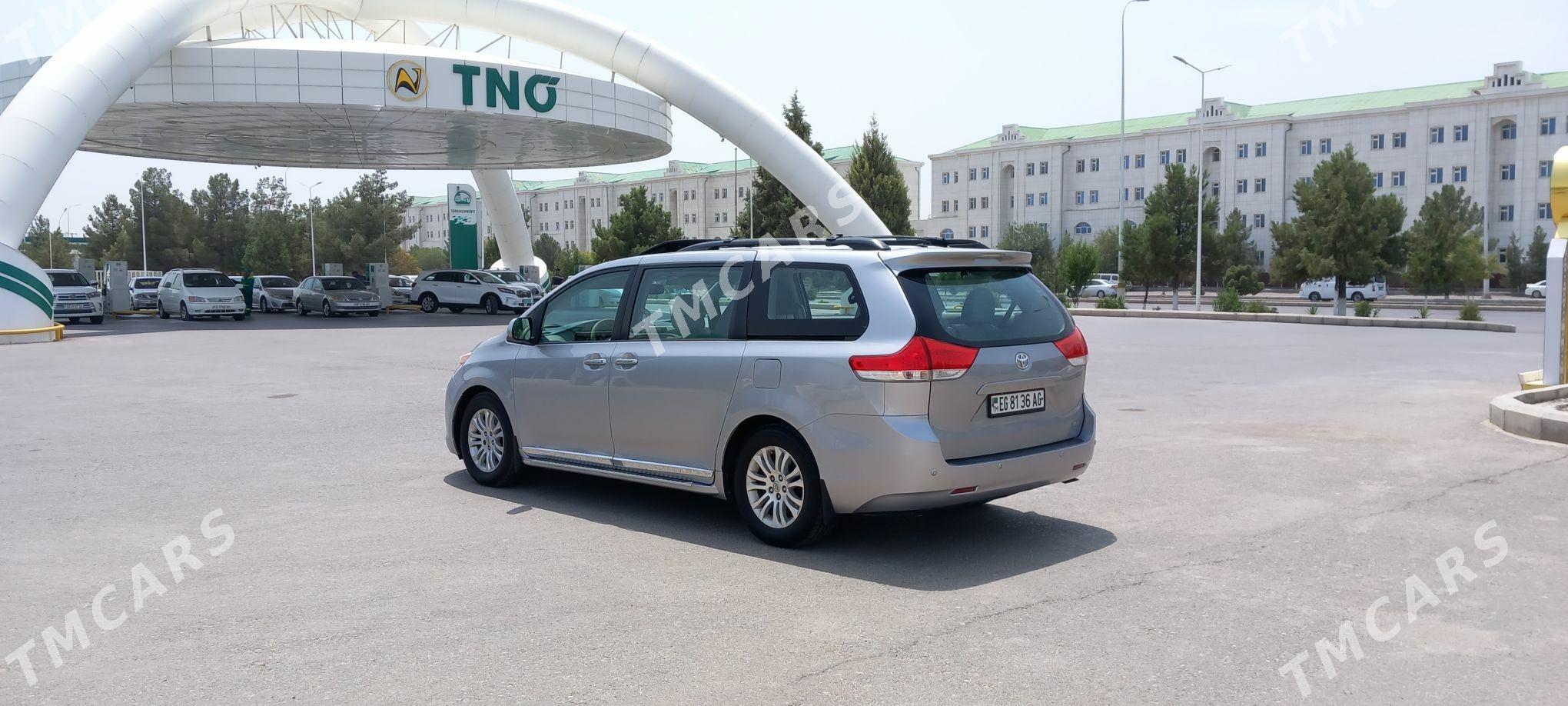 Toyota Sienna 2012 - 295 000 TMT - Ашхабад - img 2