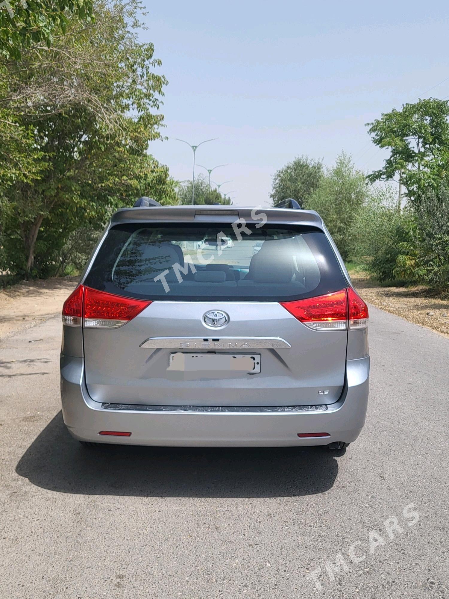 Toyota Sienna 2011 - 280 000 TMT - Ашхабад - img 9