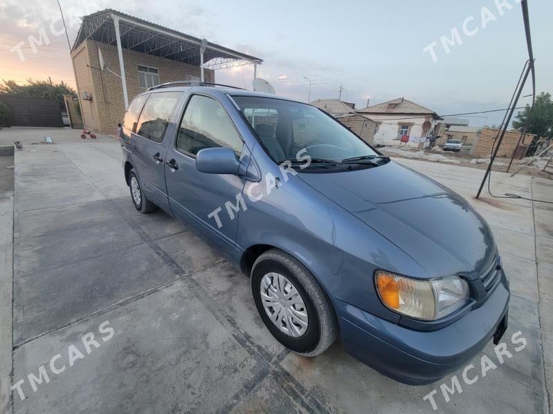 Toyota Sienna 2001 - 128 000 TMT - Мары - img 4
