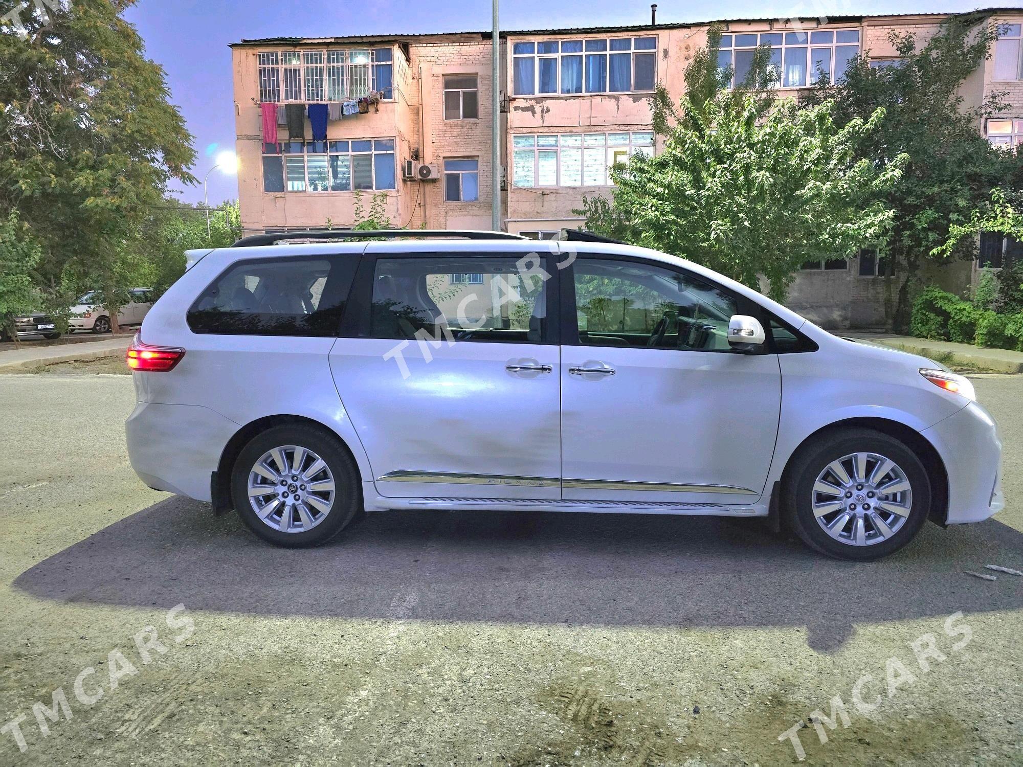 Toyota Sienna 2018 - 475 000 TMT - Ашхабад - img 4