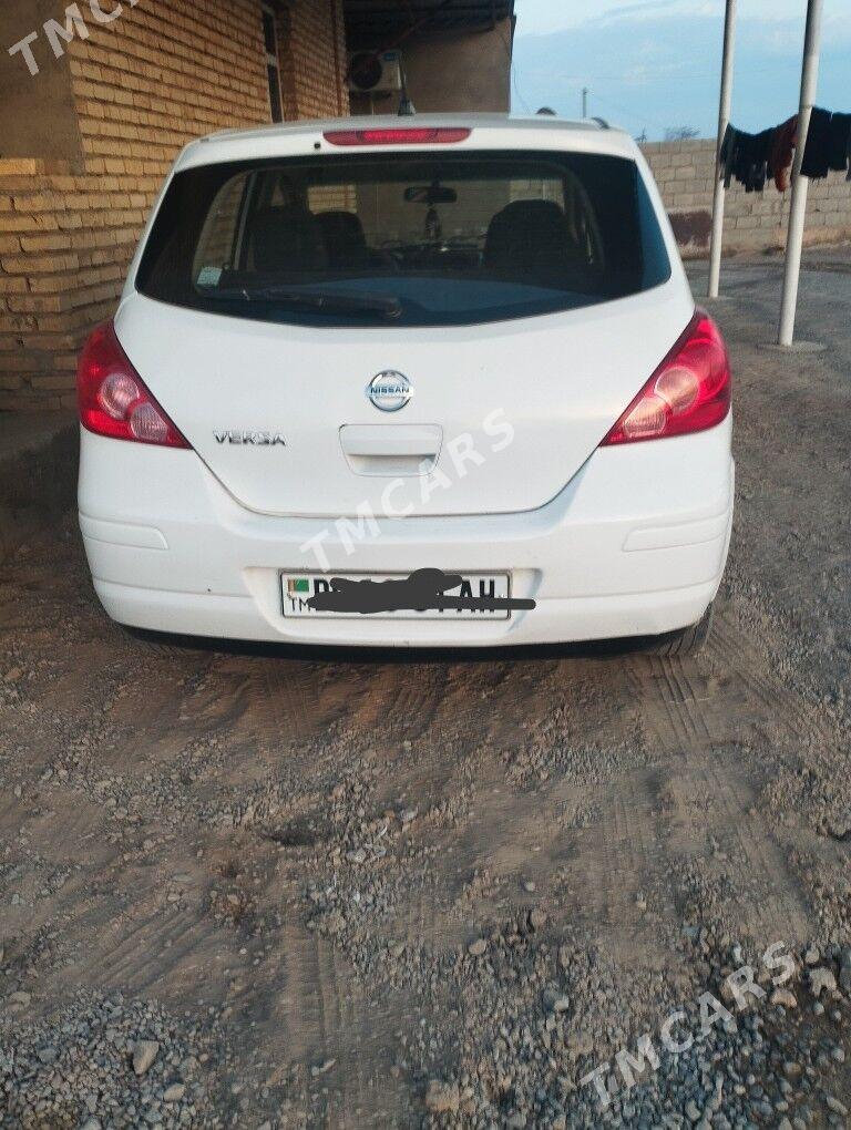 Nissan Versa 2012 - 110 000 TMT - Кака - img 2