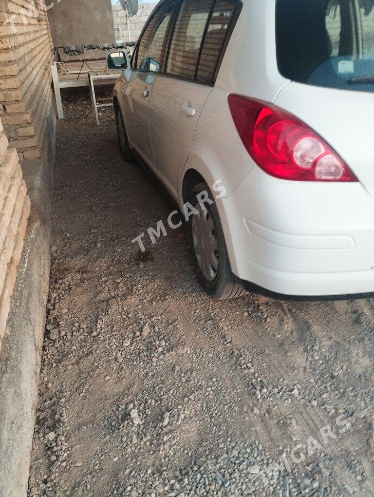 Nissan Versa 2012 - 110 000 TMT - Кака - img 5