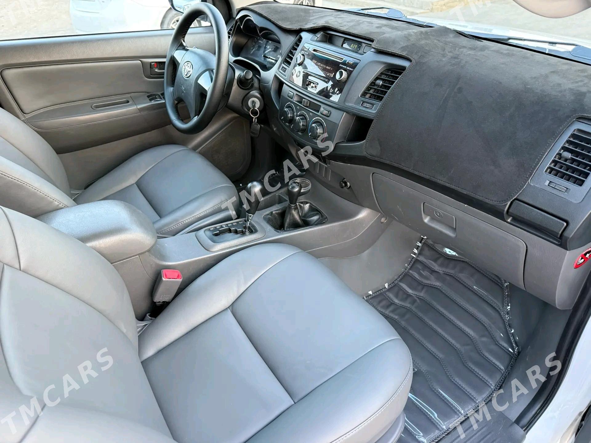 Toyota Hilux 2014 - 410 000 TMT - Туркменабат - img 9