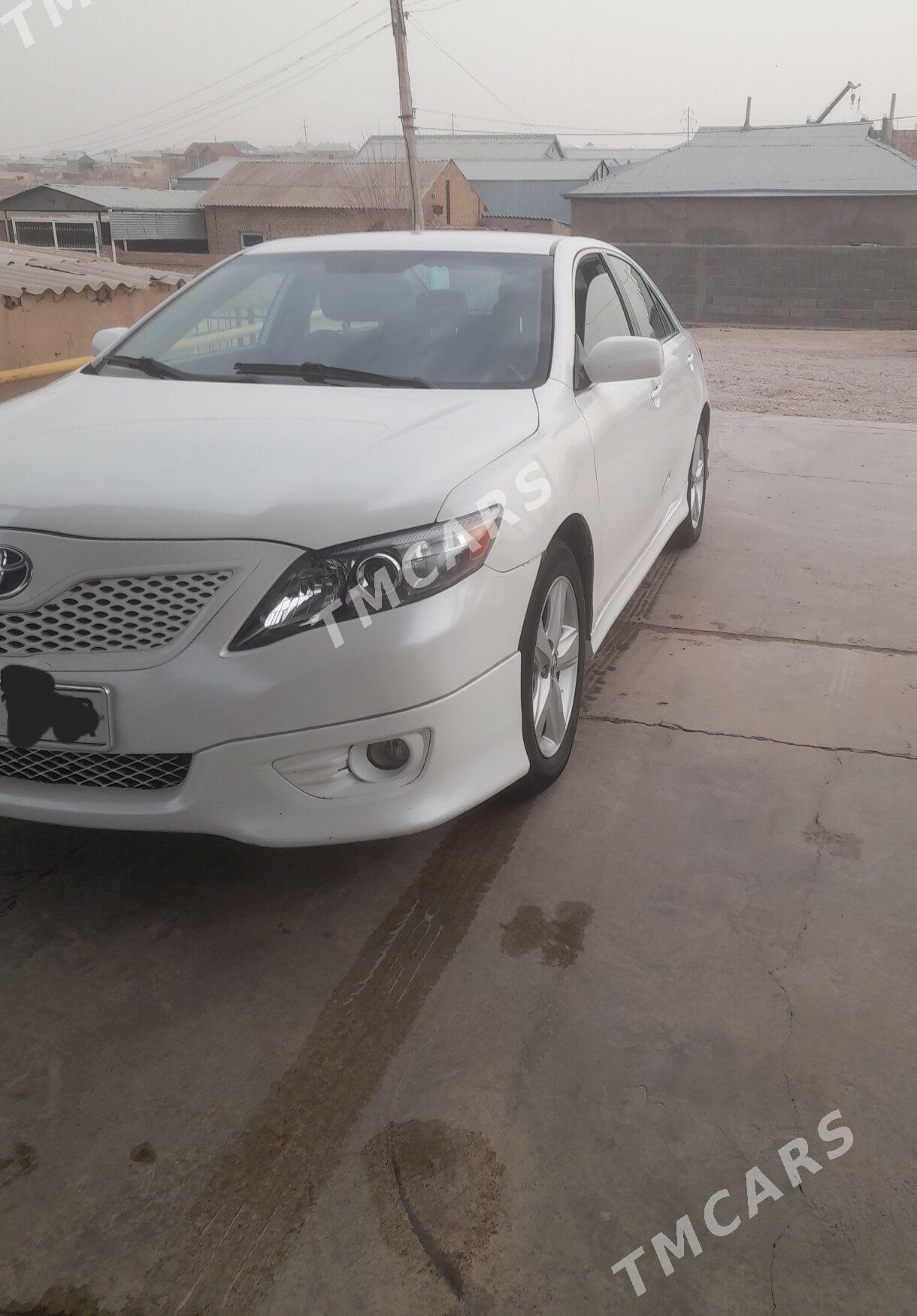 Toyota Camry 2010 - 190 000 TMT - Тагтабазар - img 3