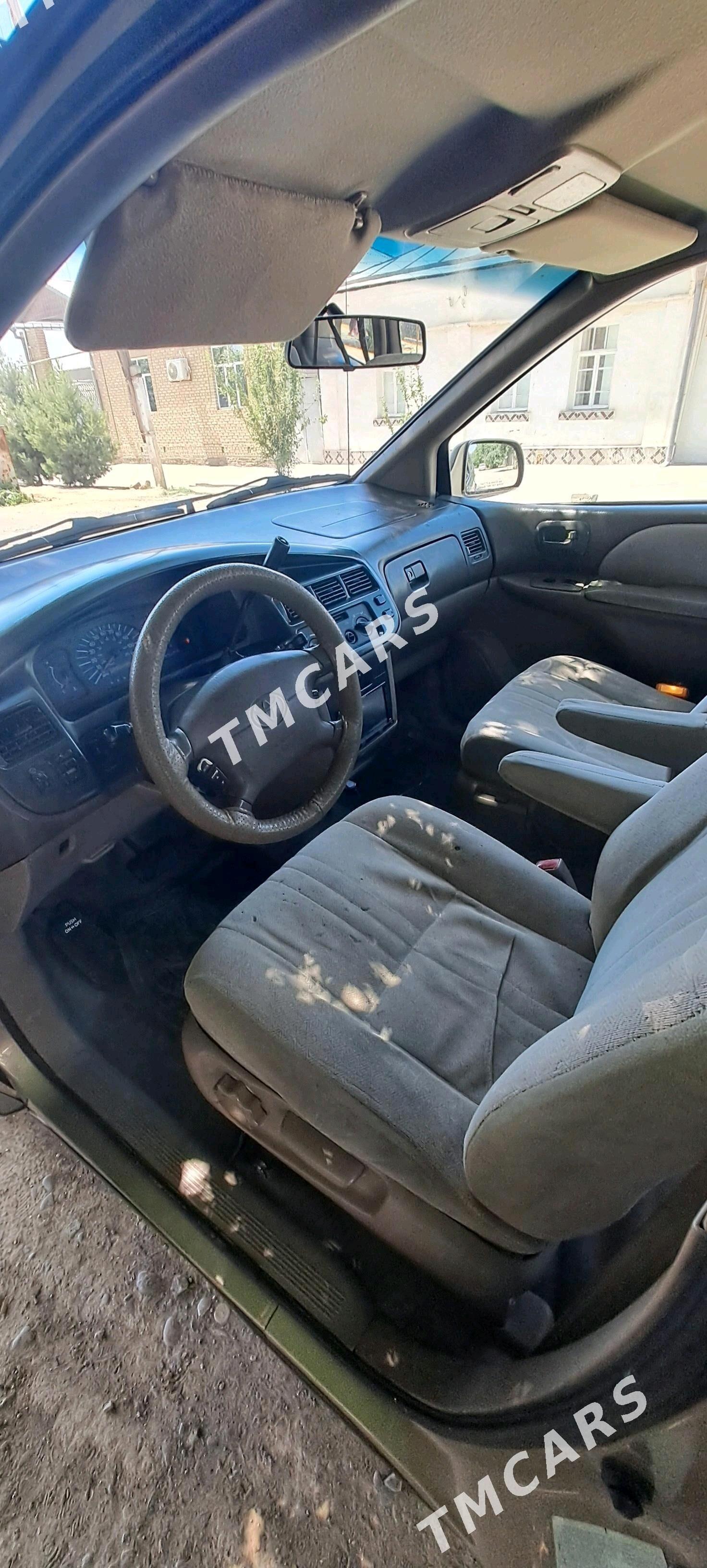 Toyota Sienna 2000 - 135 000 TMT - Sakarçäge - img 2