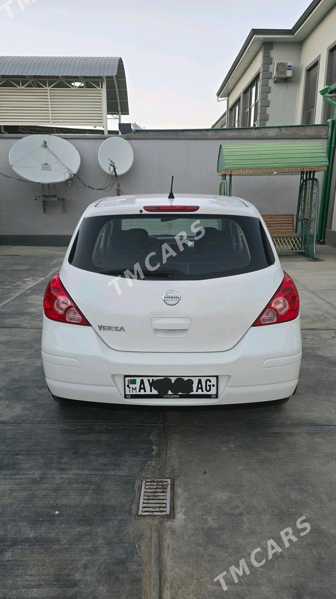 Nissan Versa 2011 - 126 000 TMT - Ашхабад - img 4