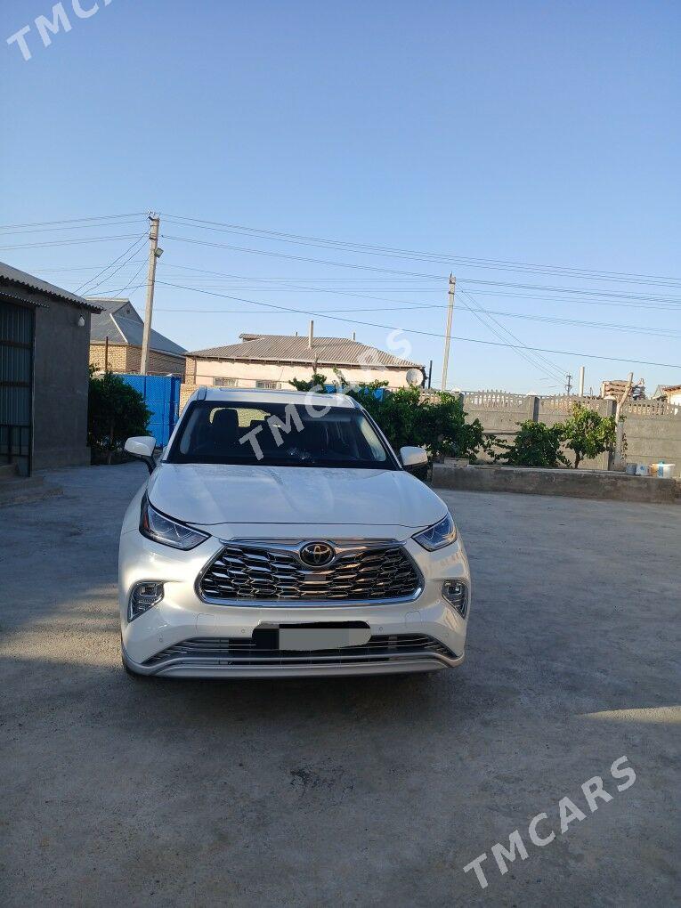 Toyota Highlander 2022 - 570 000 TMT - Векильбазар - img 2