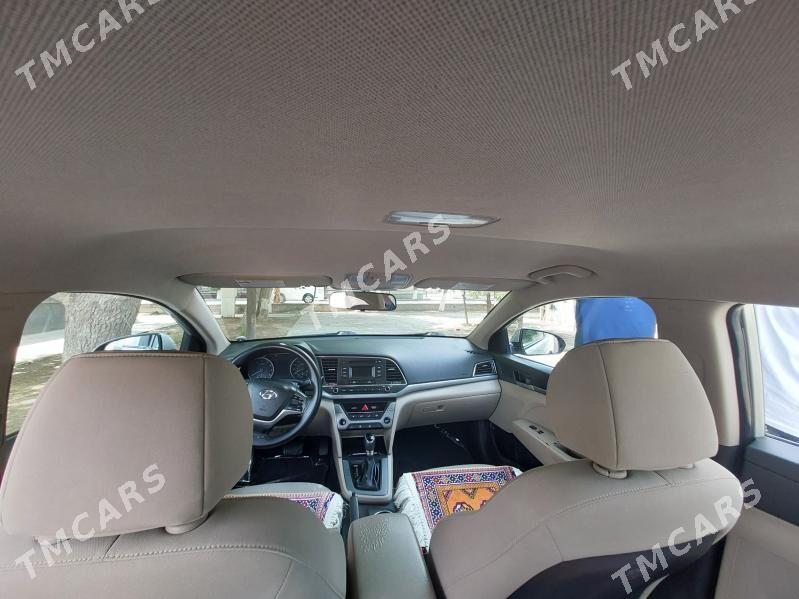 Hyundai Elantra 2017 - 190 000 TMT - Аркадаг - img 4