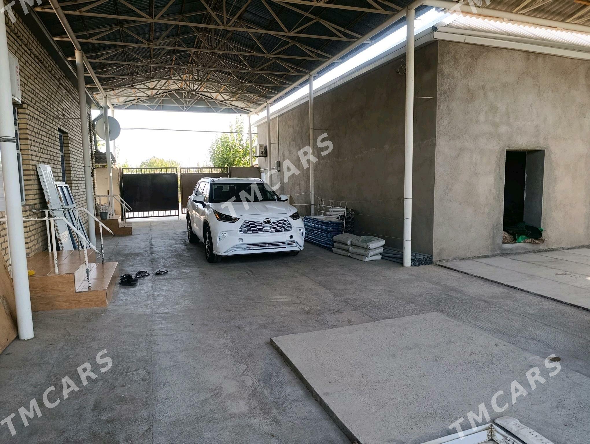 Toyota Highlander 2021 - 460 000 TMT - Sakarçäge - img 4
