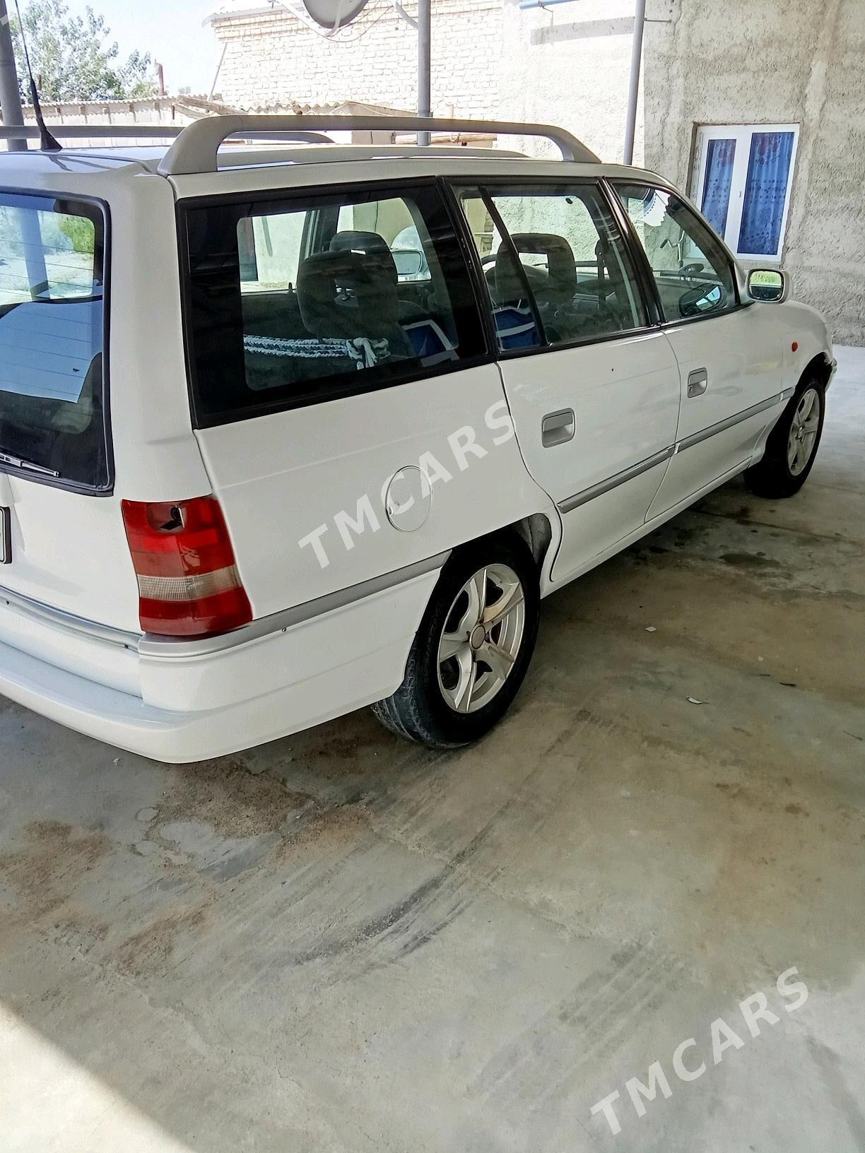 Opel Astra 1995 - 44 000 TMT - Бахарден - img 6