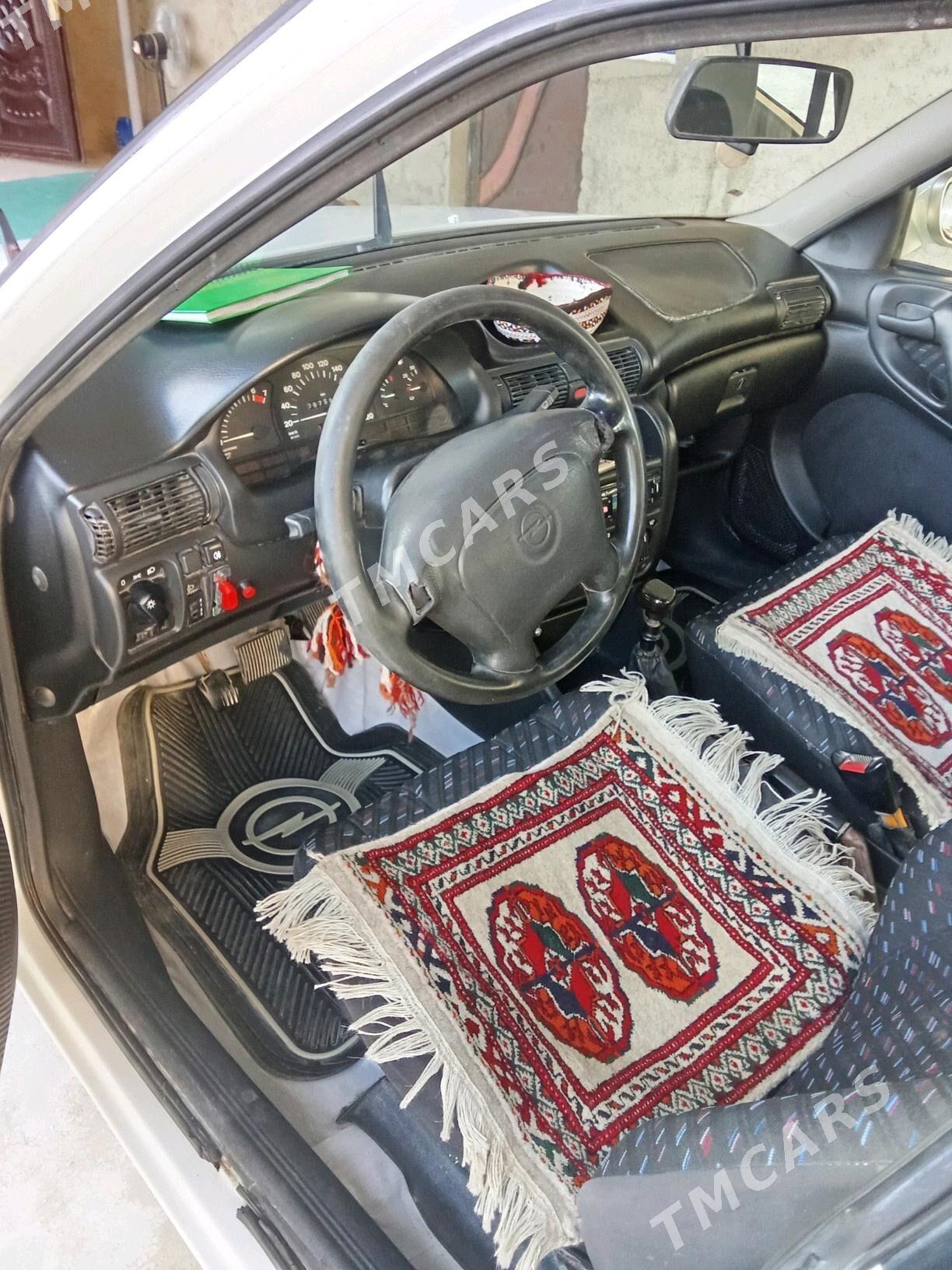 Opel Astra 1995 - 44 000 TMT - Бахарден - img 7