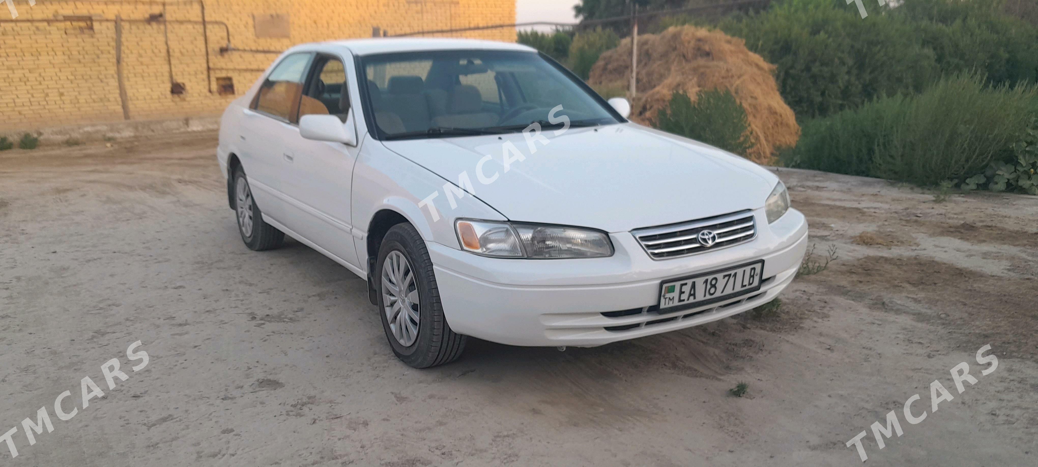 Toyota Camry 1998 - 120 000 TMT - Saýat - img 3