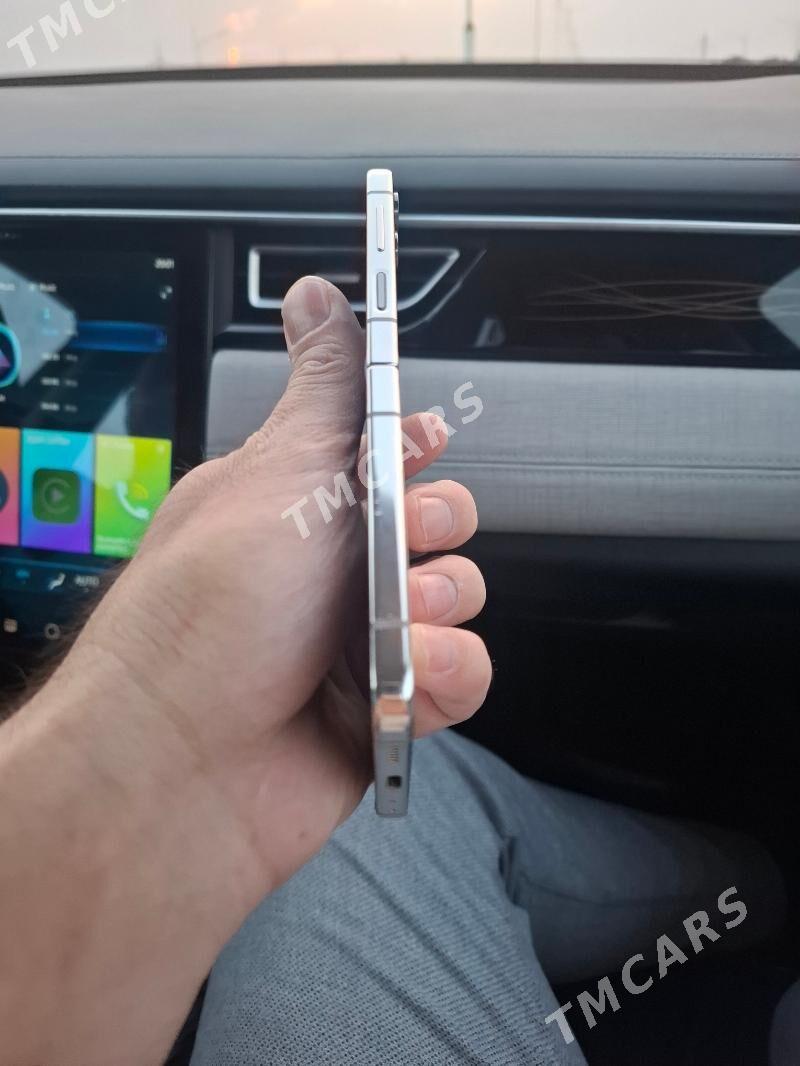 Samsung Z flip 5 256gb - Parahat 7 - img 2