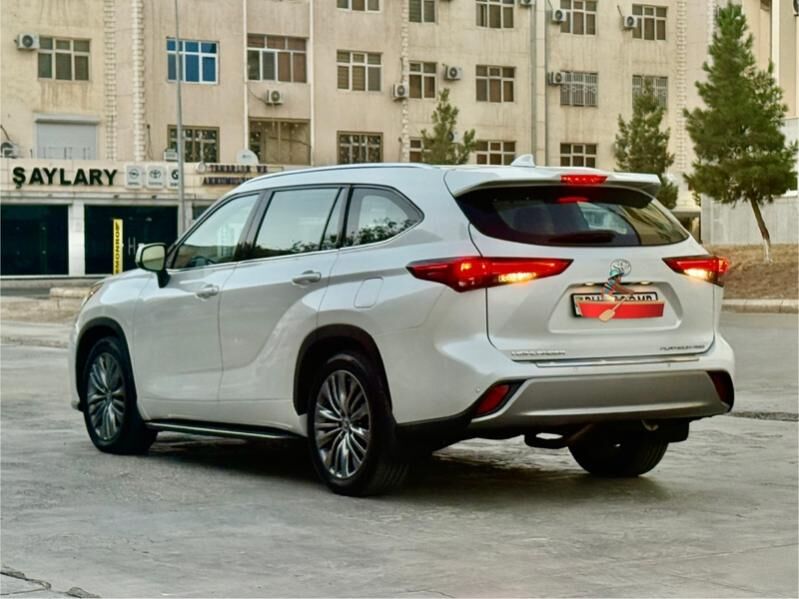 Toyota Highlander 2022 - 700 000 TMT - Мары - img 6