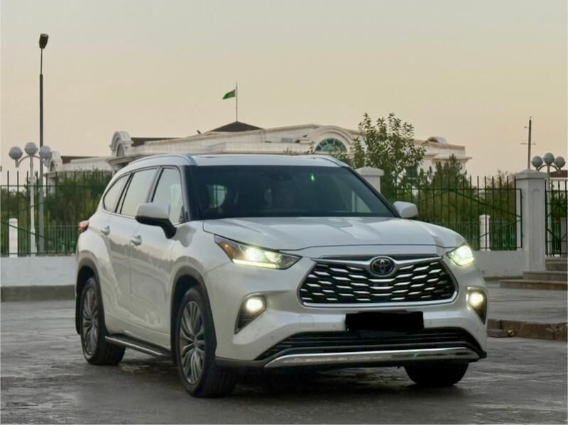 Toyota Highlander 2022 - 700 000 TMT - Мары - img 4