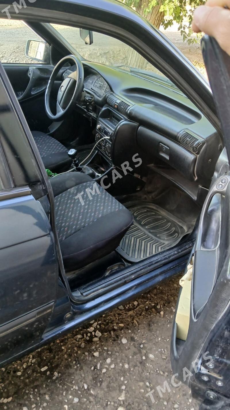Opel Astra 1996 - 50 000 TMT - Дянев - img 3