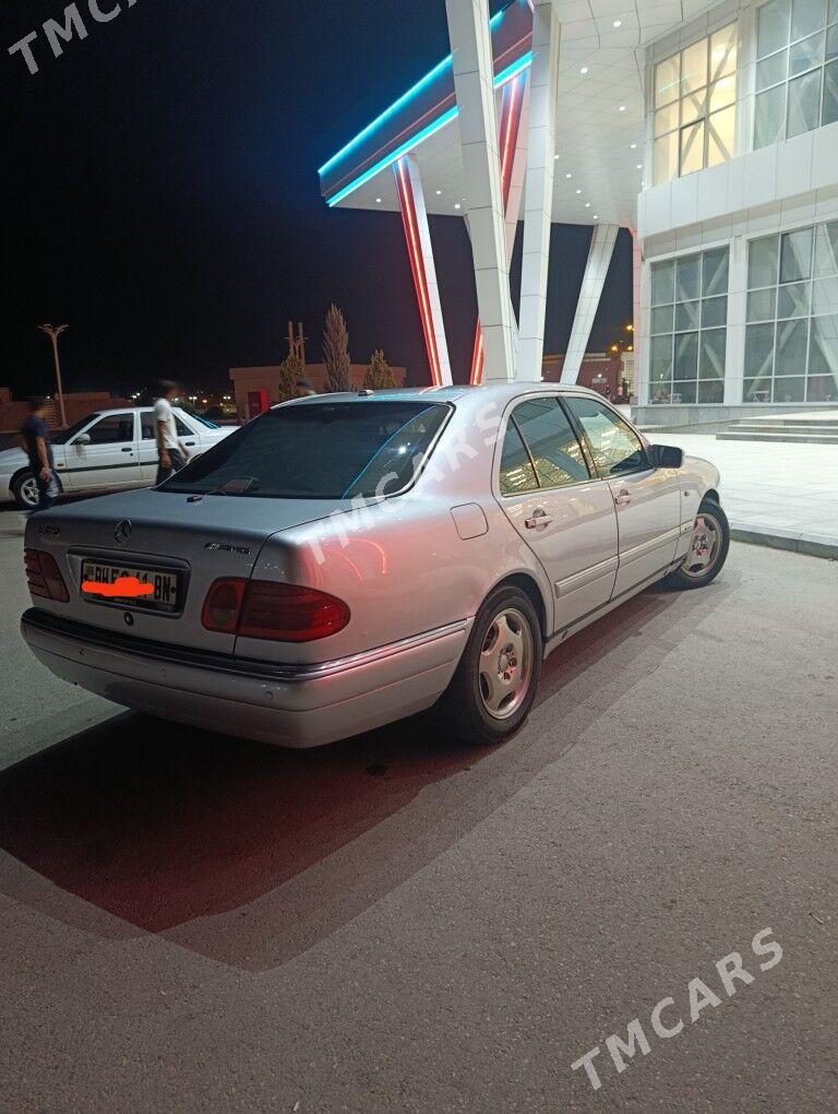 Mercedes-Benz E320 1997 - 80 000 TMT - Balkanabat - img 2