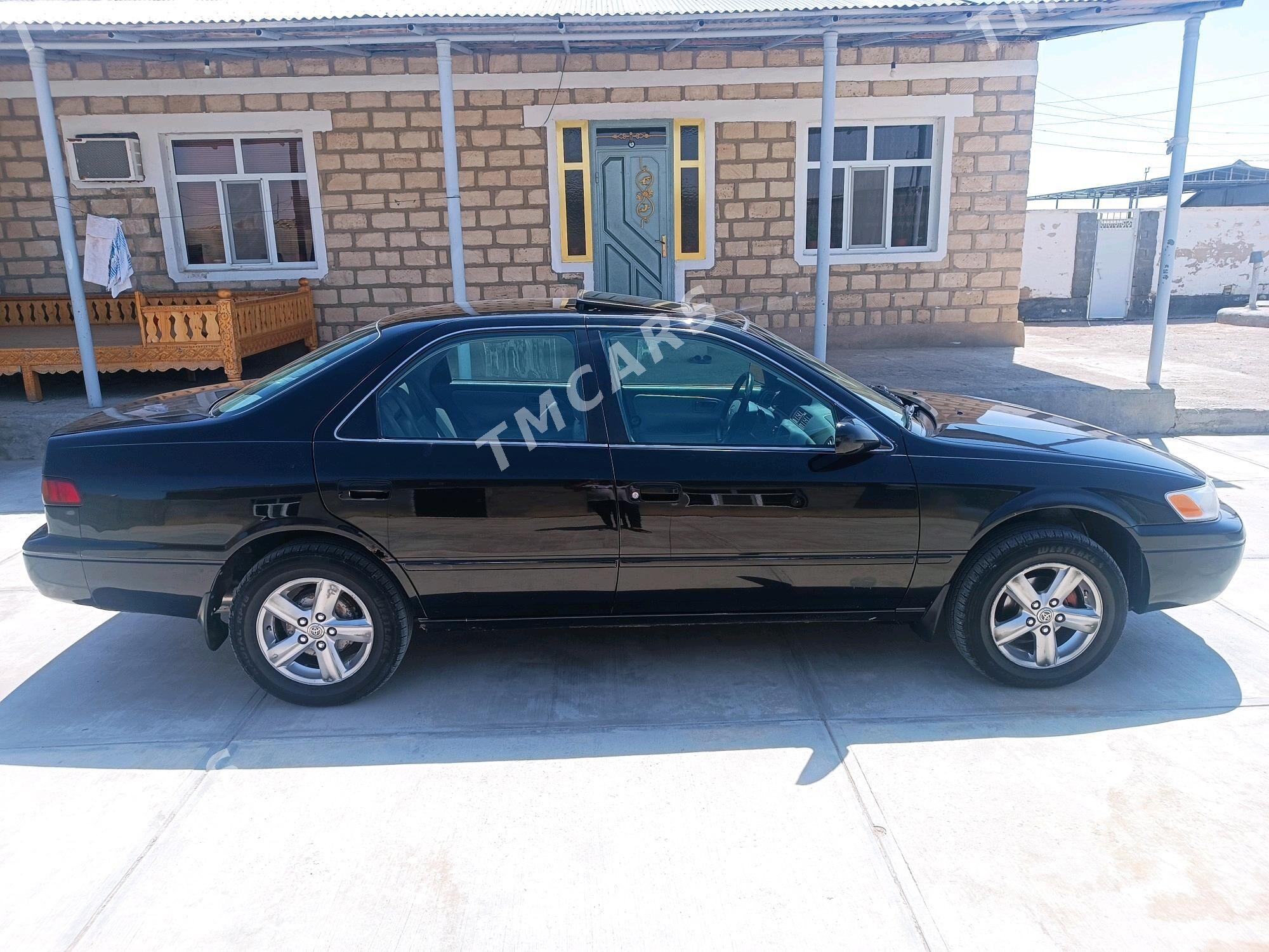 Toyota Camry 1999 - 124 000 TMT - Гызыларбат - img 5