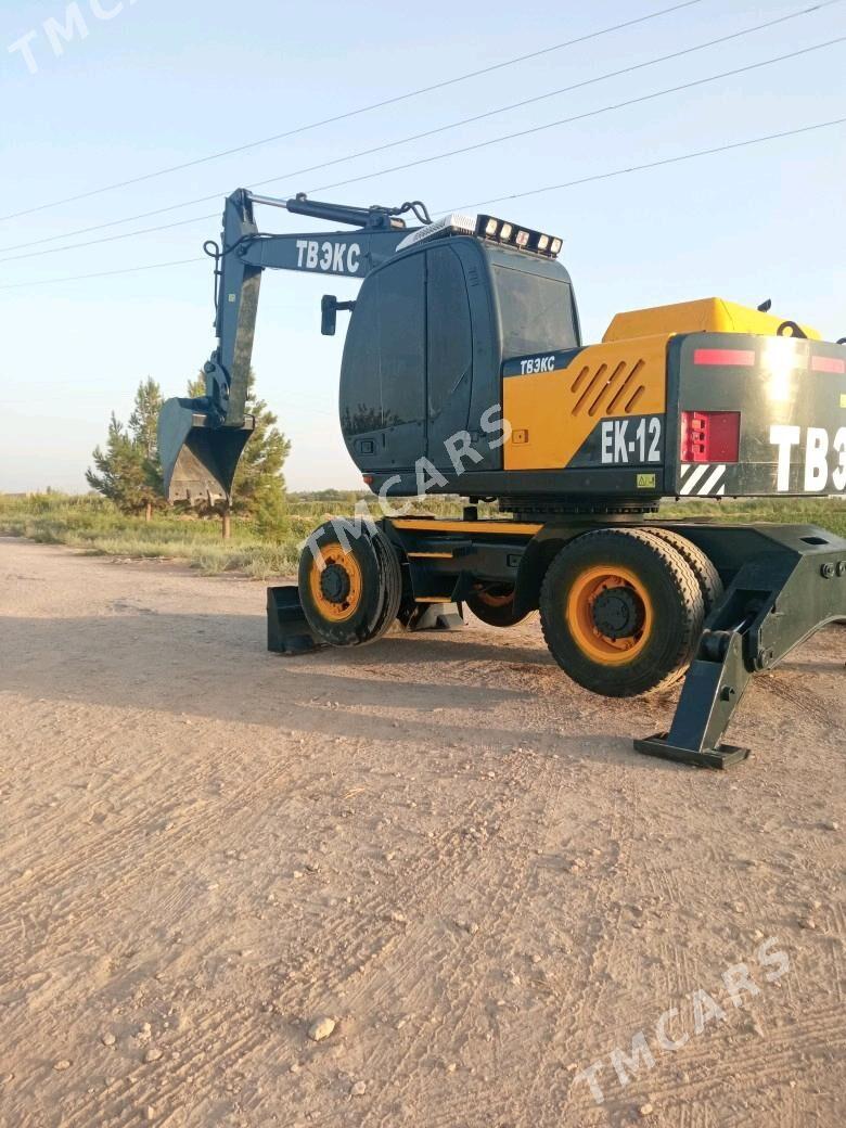 Caterpillar Excavator 2003 - 400 000 TMT - Гарабекевюл - img 2